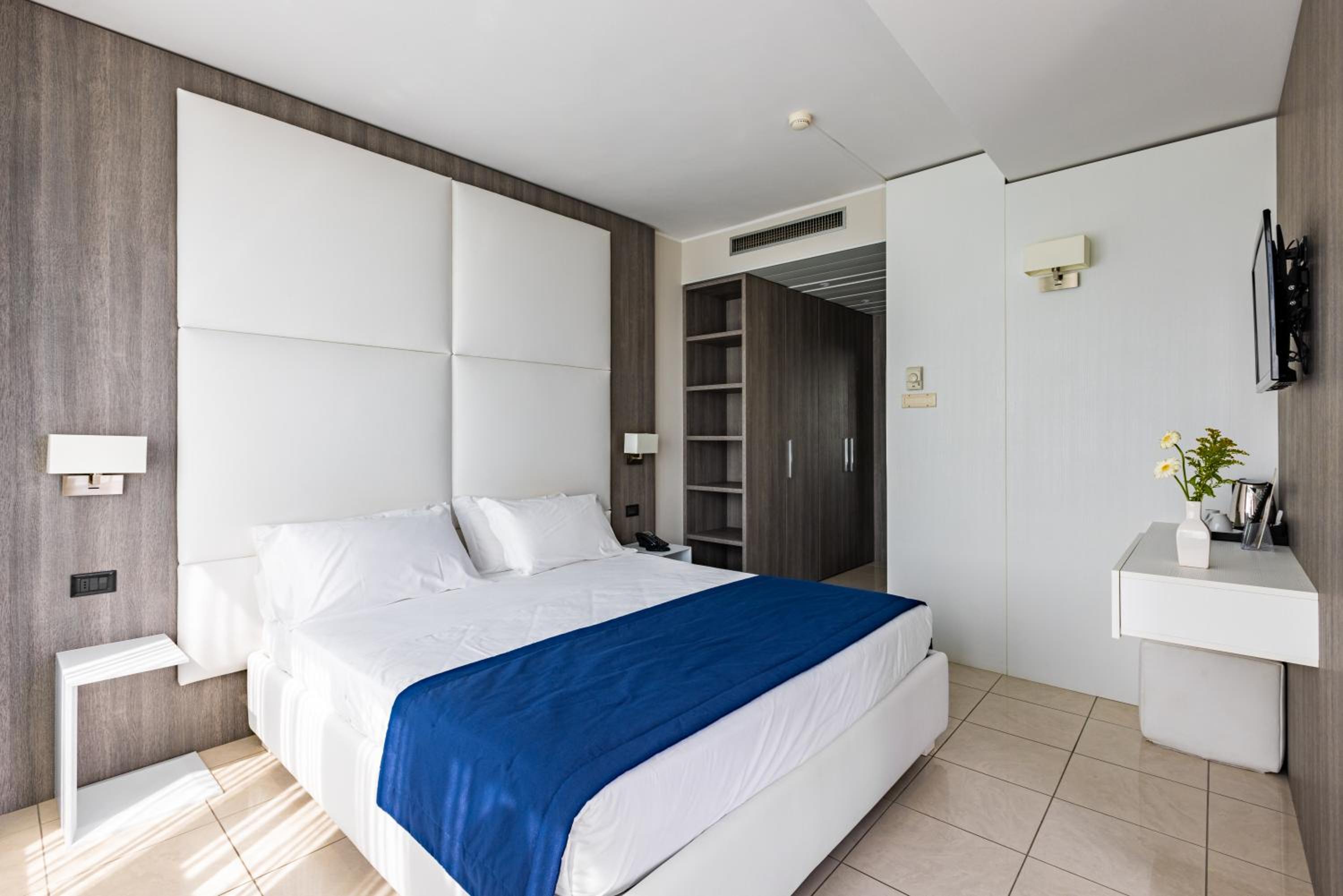 Suite with Sea View - Photo 4