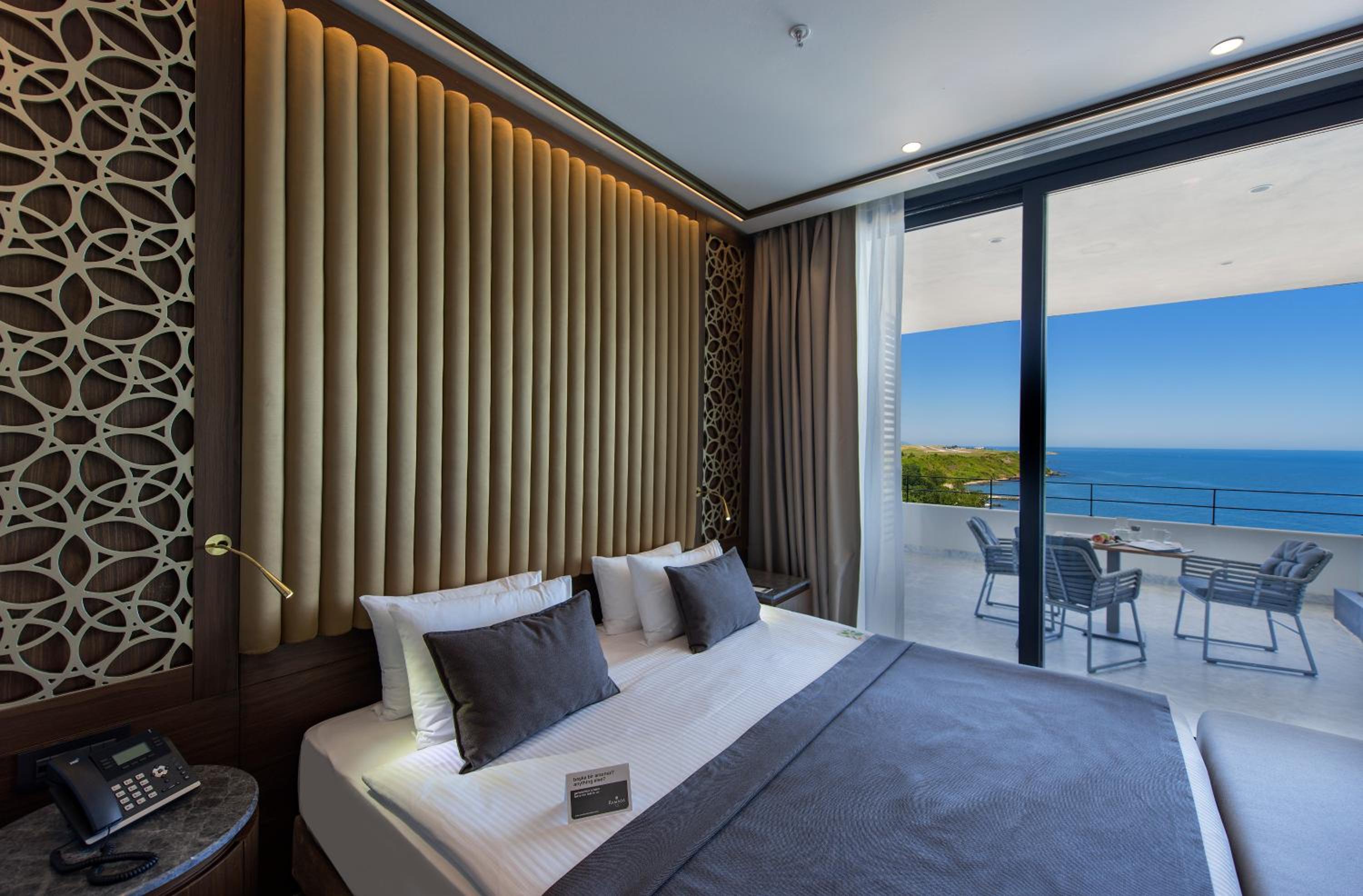 Junior Suite with Sea View - Photo 4