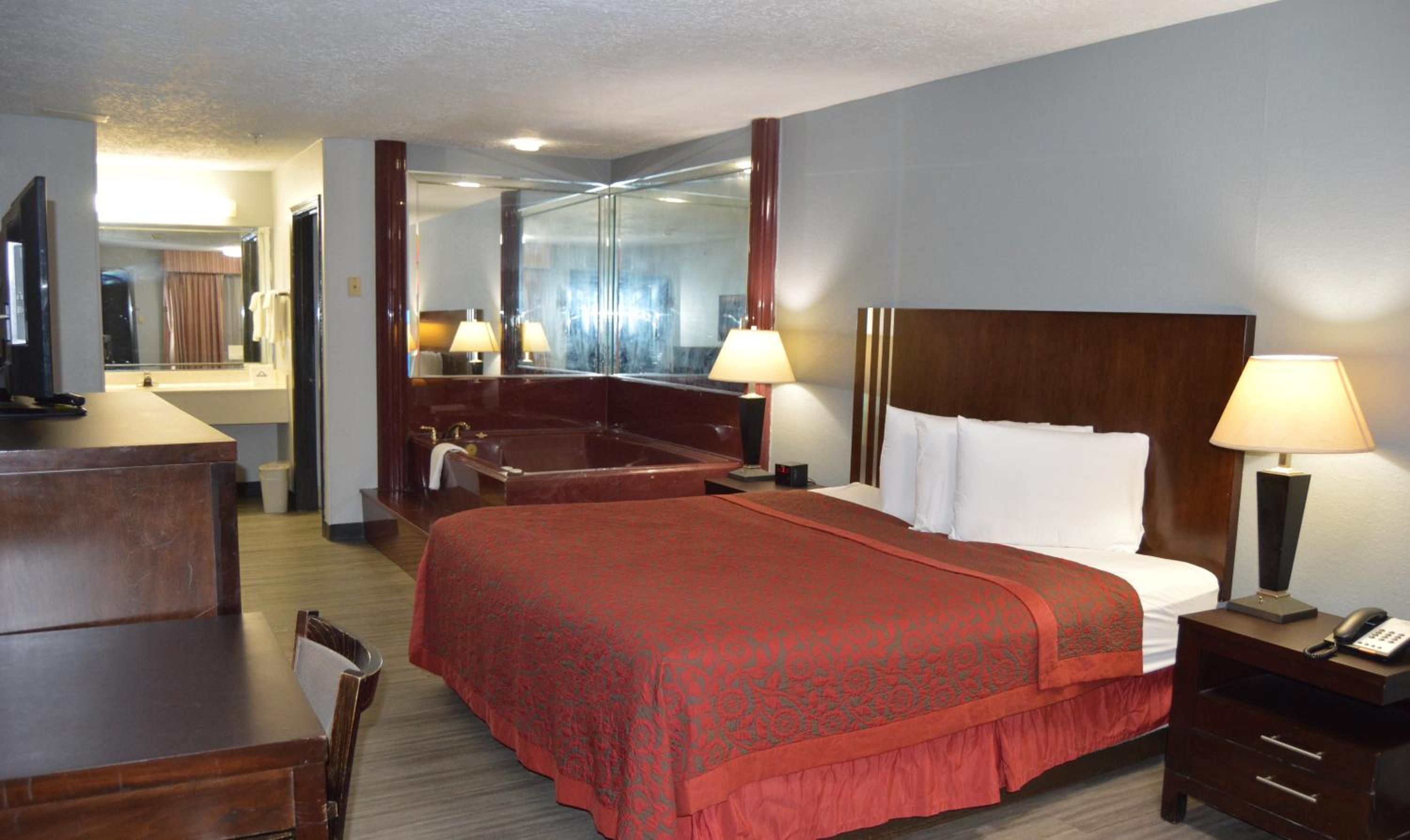 King Suite with Spa Bath - Photo 1