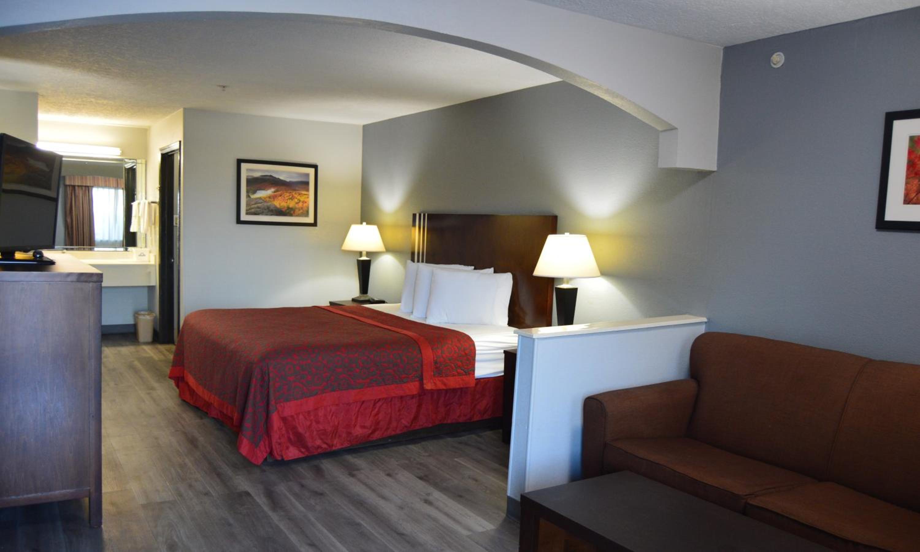 King Suite with Spa Bath - Photo 5