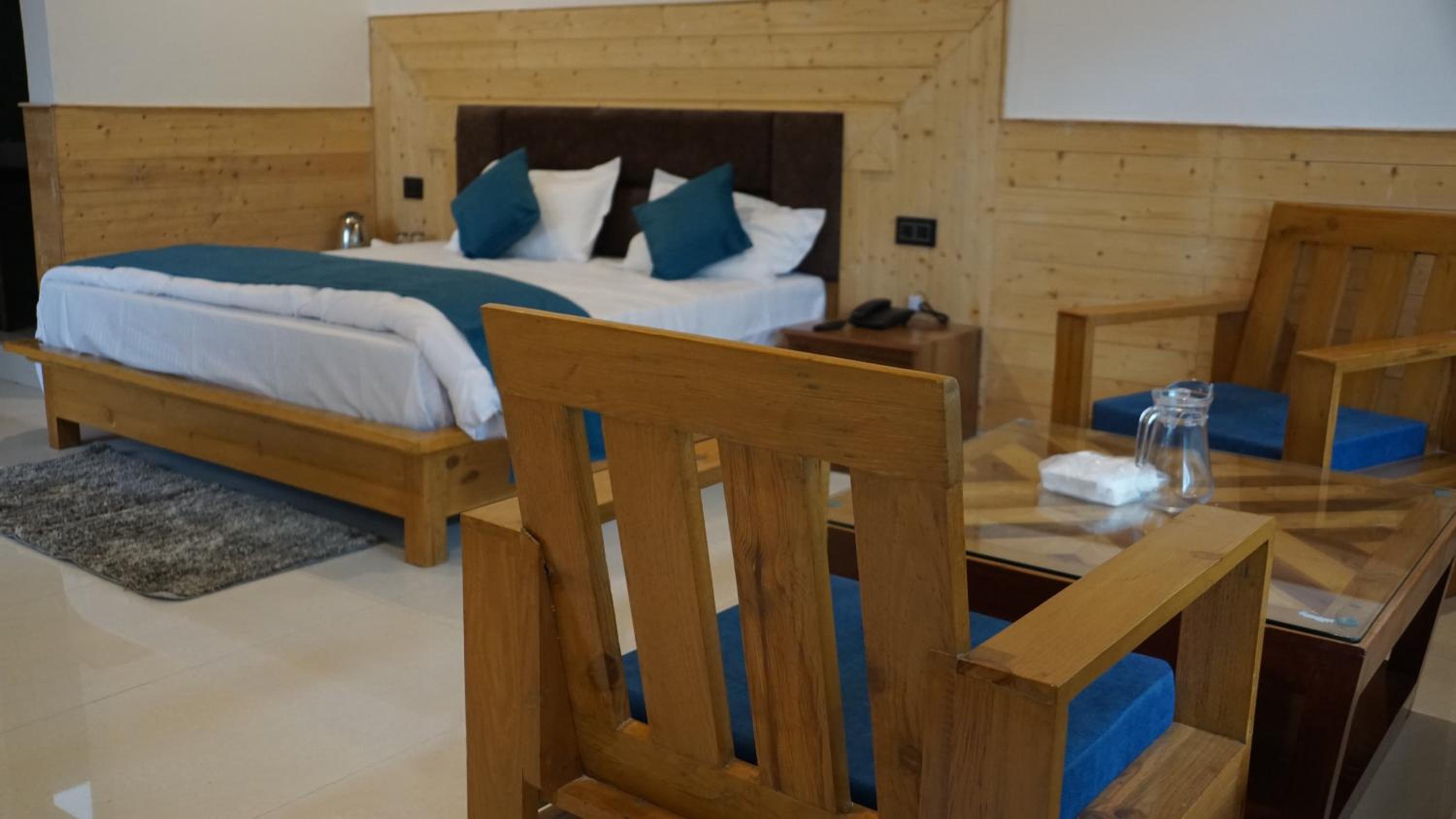 Deluxe Double Room (2 Adults + 1 Child) photo 1