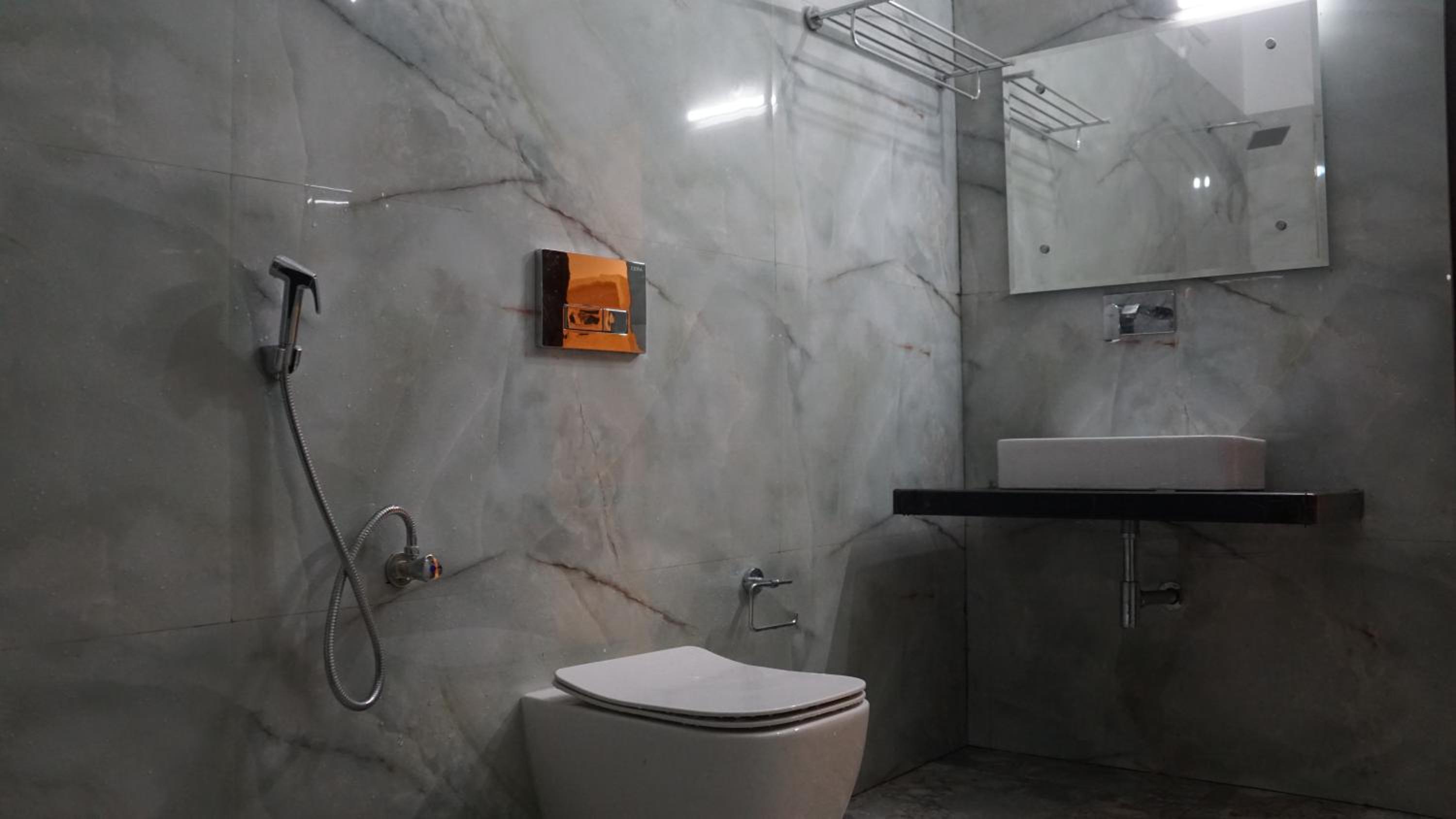 Deluxe Double Room (2 Adults + 1 Child) photo 3