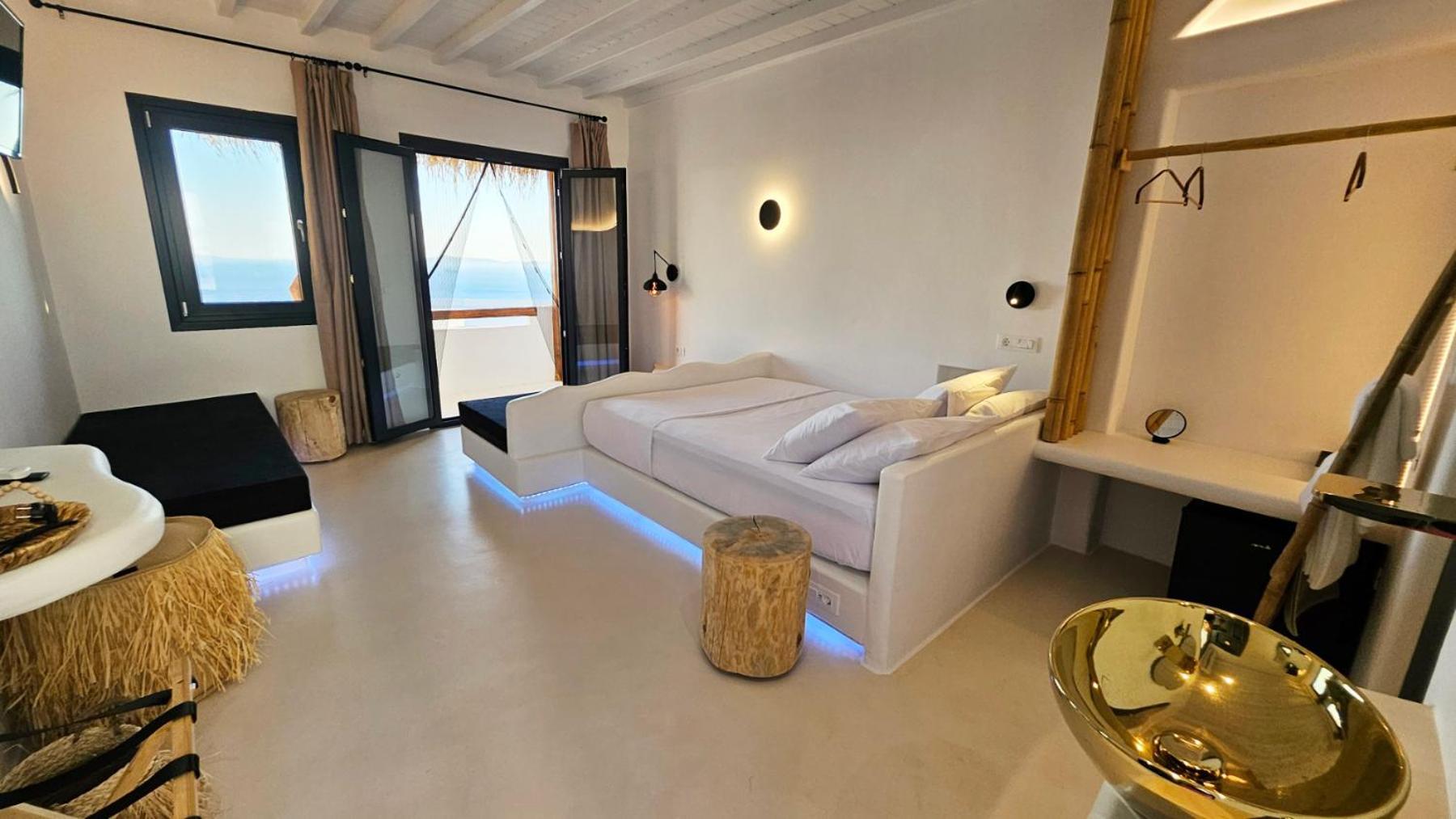 Deluxe Suite with Sea View