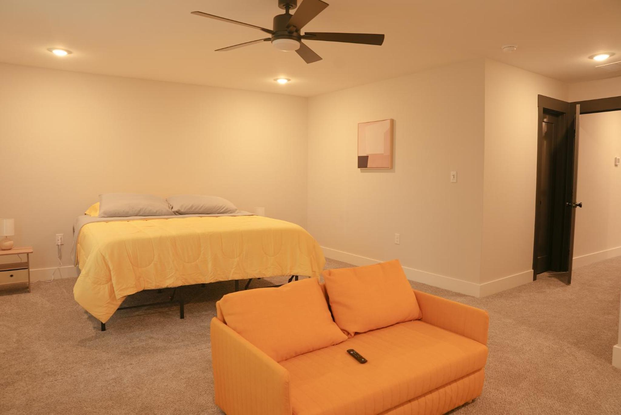 Three-Bedroom House - Photo 12