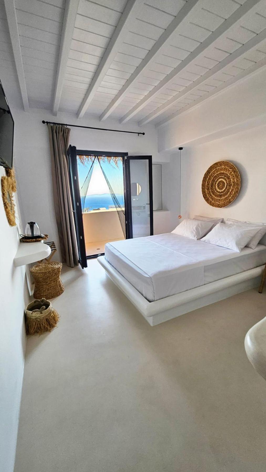 Deluxe Suite with Sea View photo 3