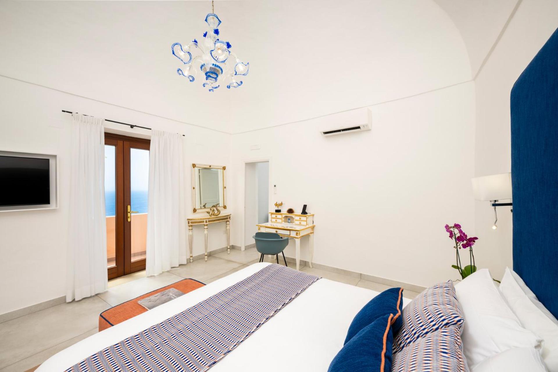 Romantic Suite with Sea View photo 3