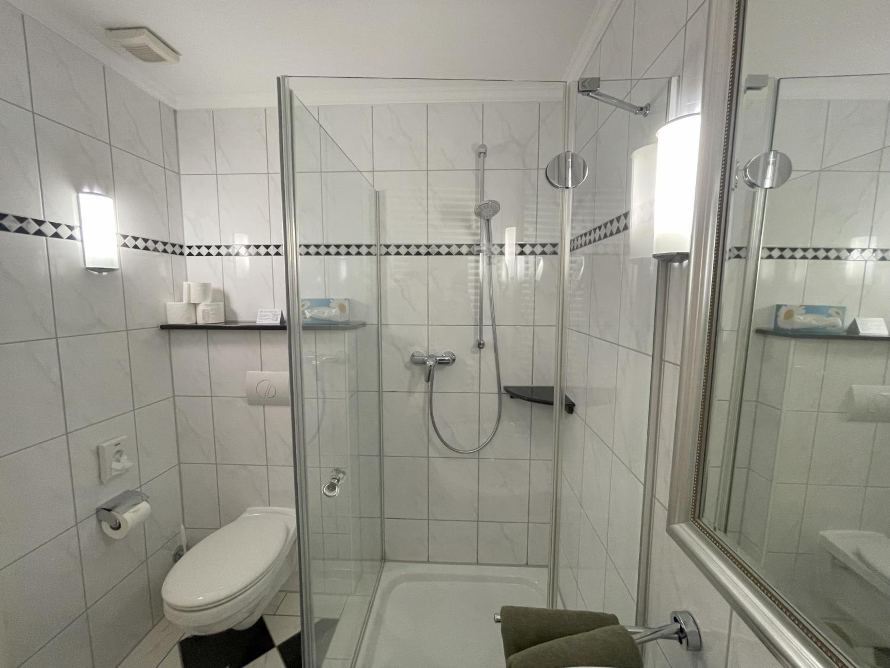 Kleines Doppelzimmer unterm Dach photo 3