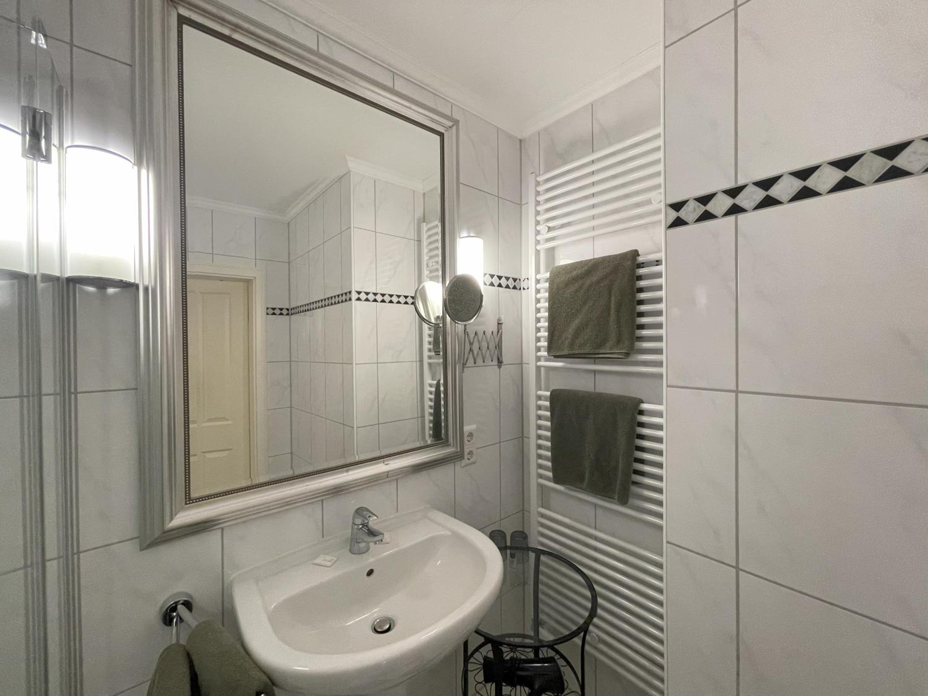 Kleines Doppelzimmer unterm Dach photo 2