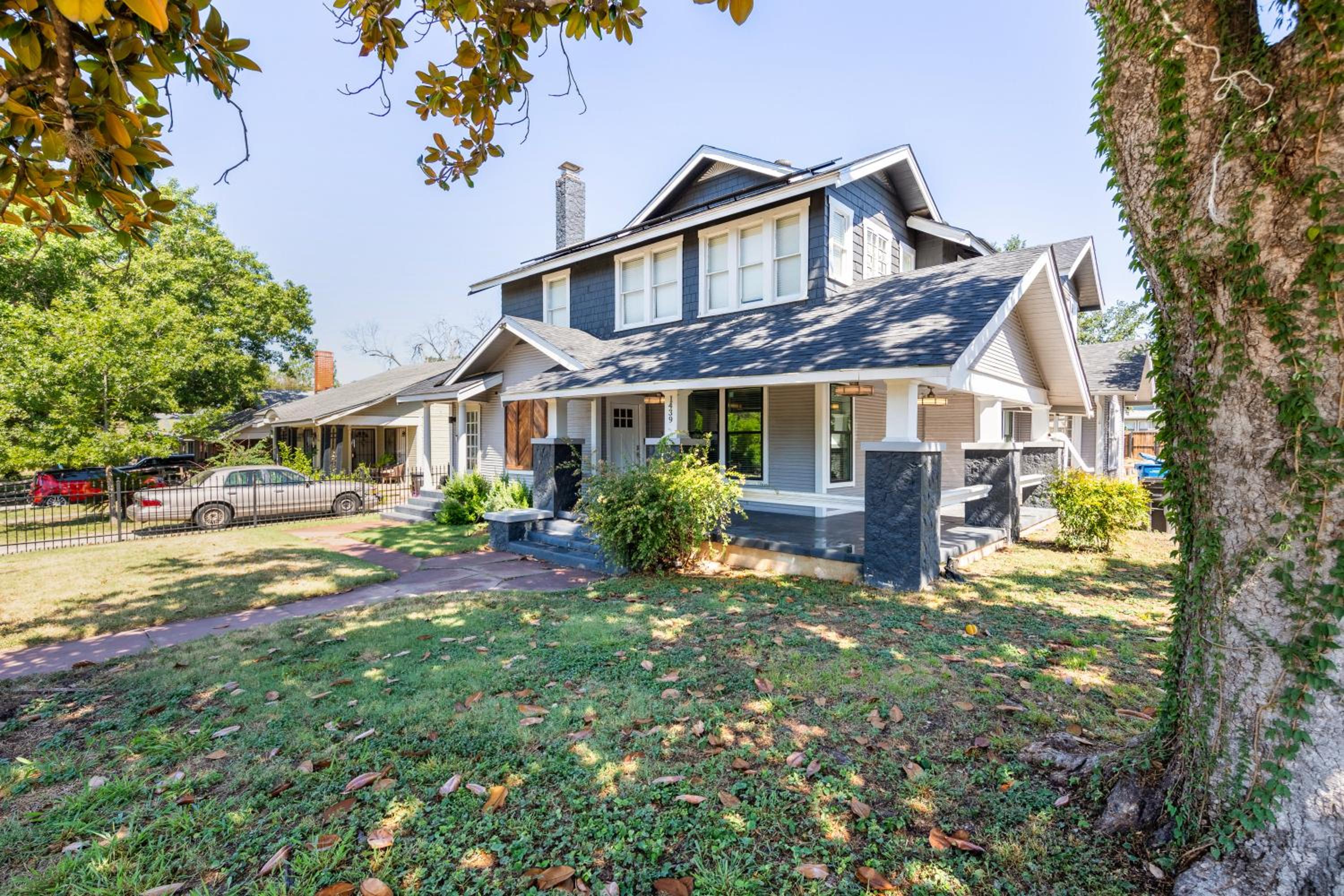 Four-Bedroom House - Photo 2
