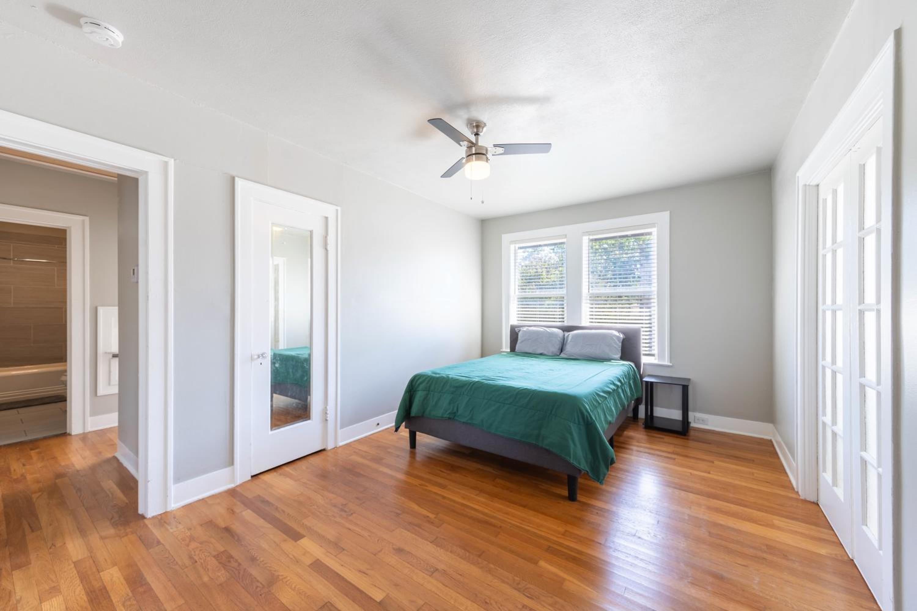 Four-Bedroom House - Photo 24