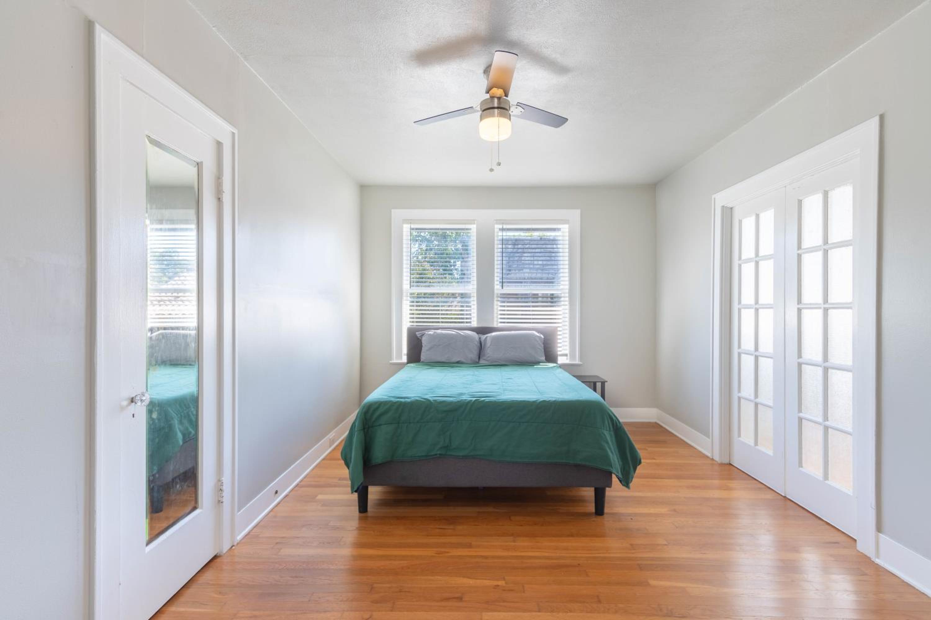 Four-Bedroom House - Photo 25