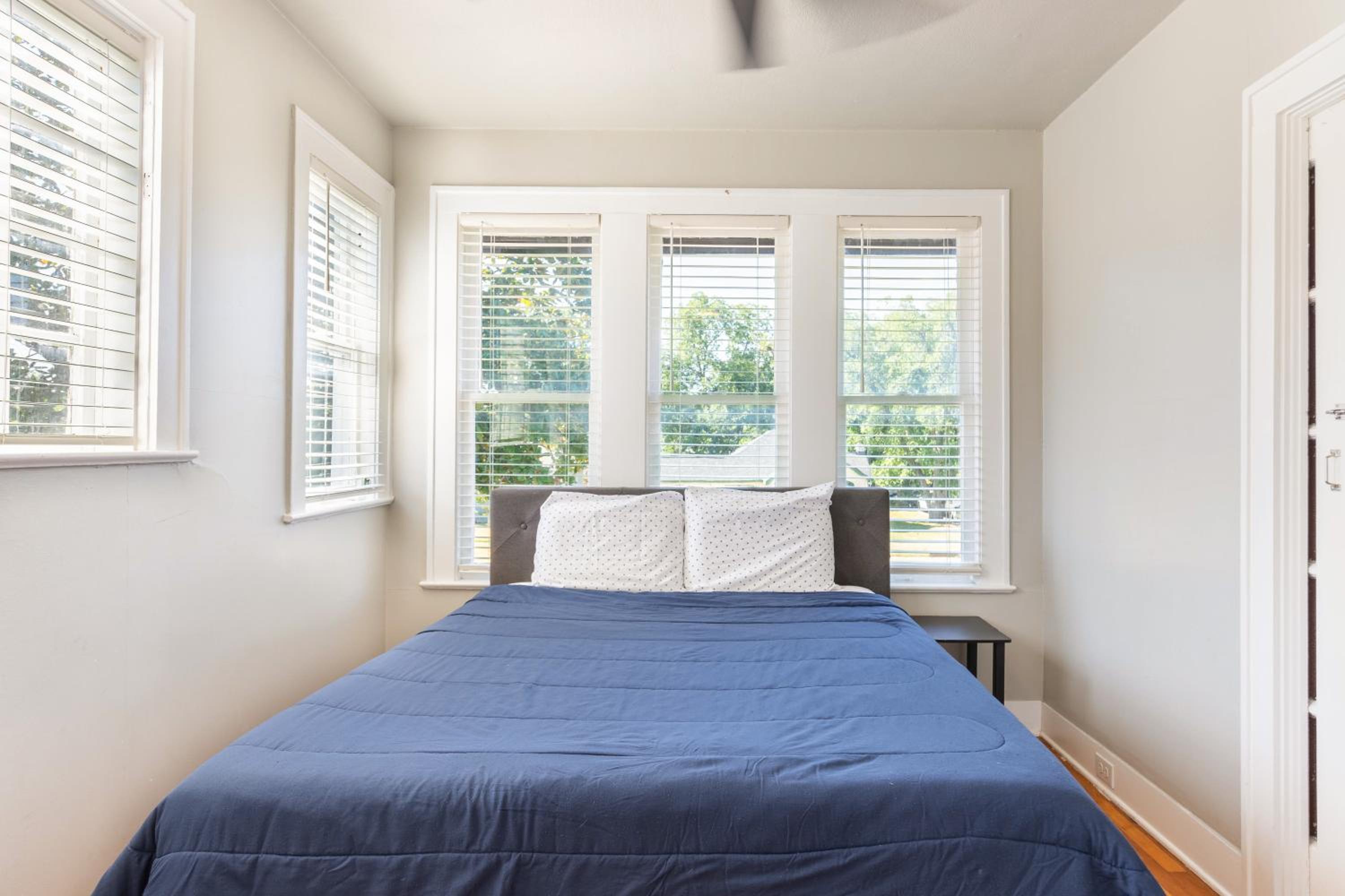 Four-Bedroom House - Photo 19