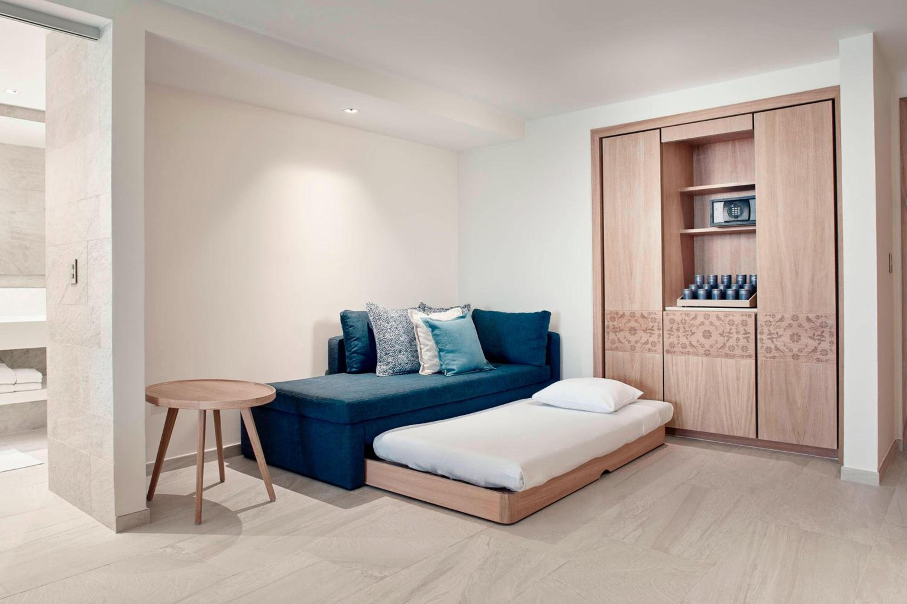 JW Luxury Suite, Junior Suite, 1 King, Sofa bed, Balcony - Photo 5
