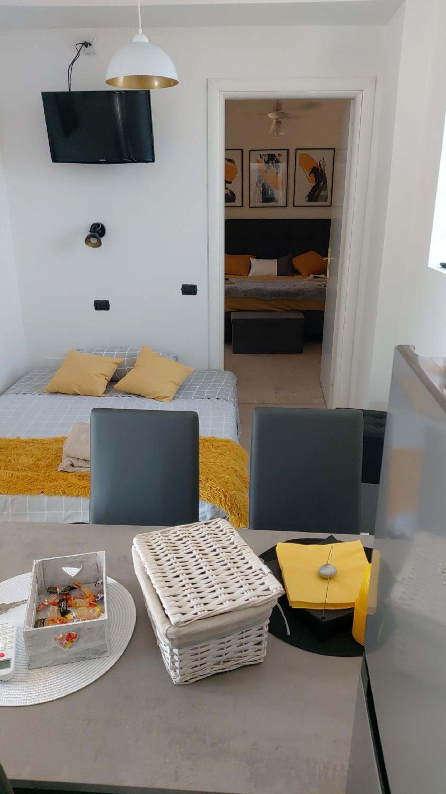 One-Bedroom Apartment photo 1
