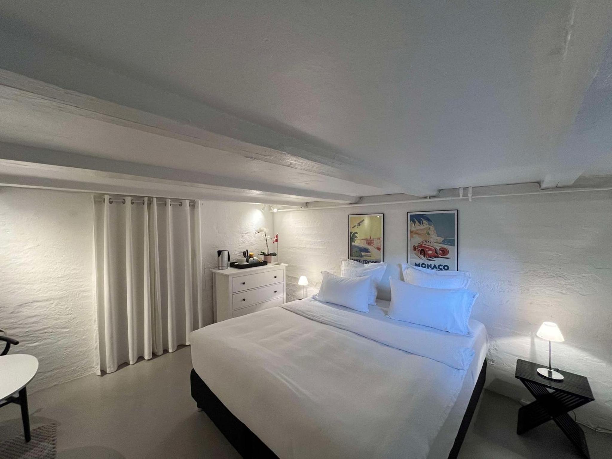 Double Room with Private Bathroom photo 2