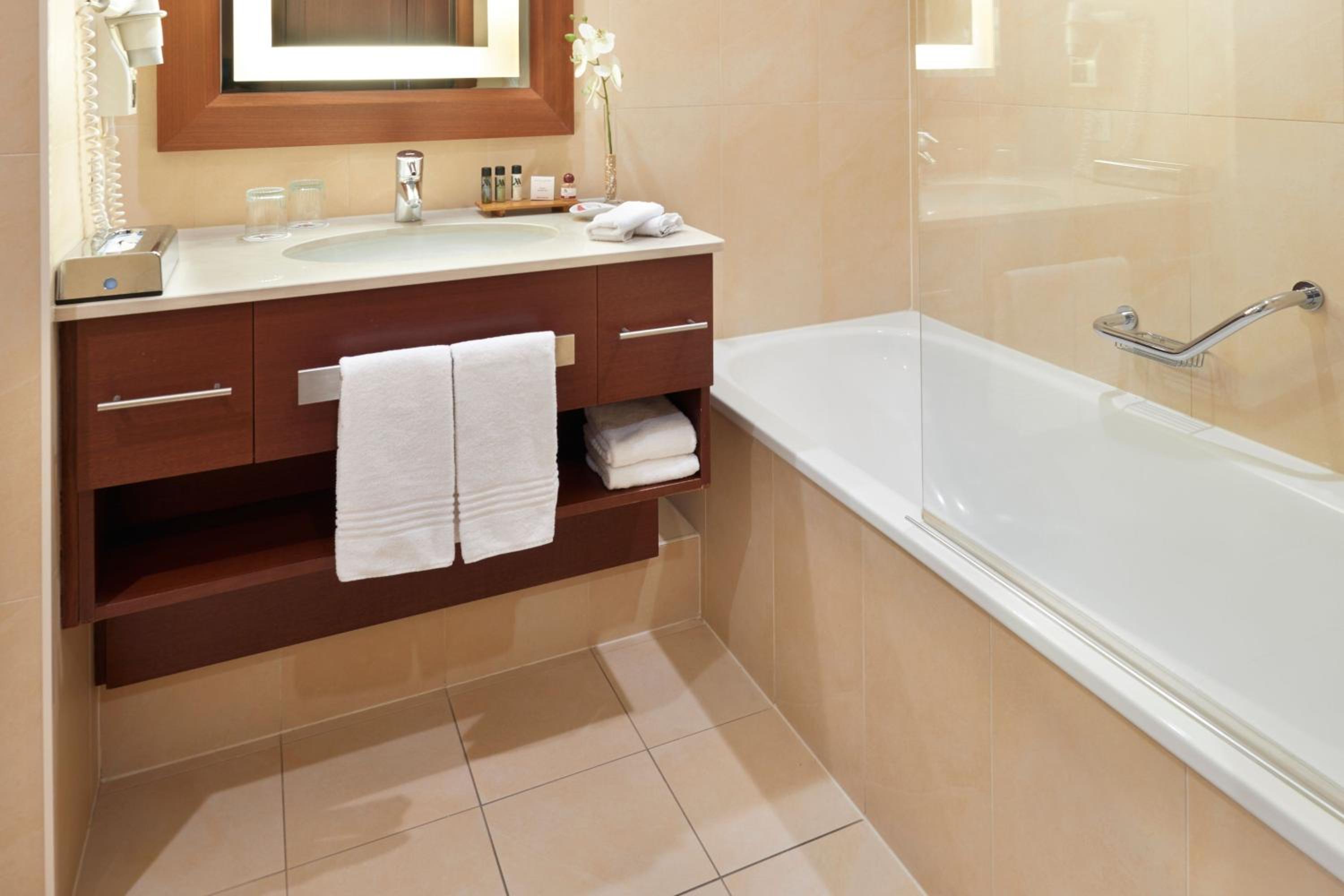 Junior Suite, 1 King photo 2