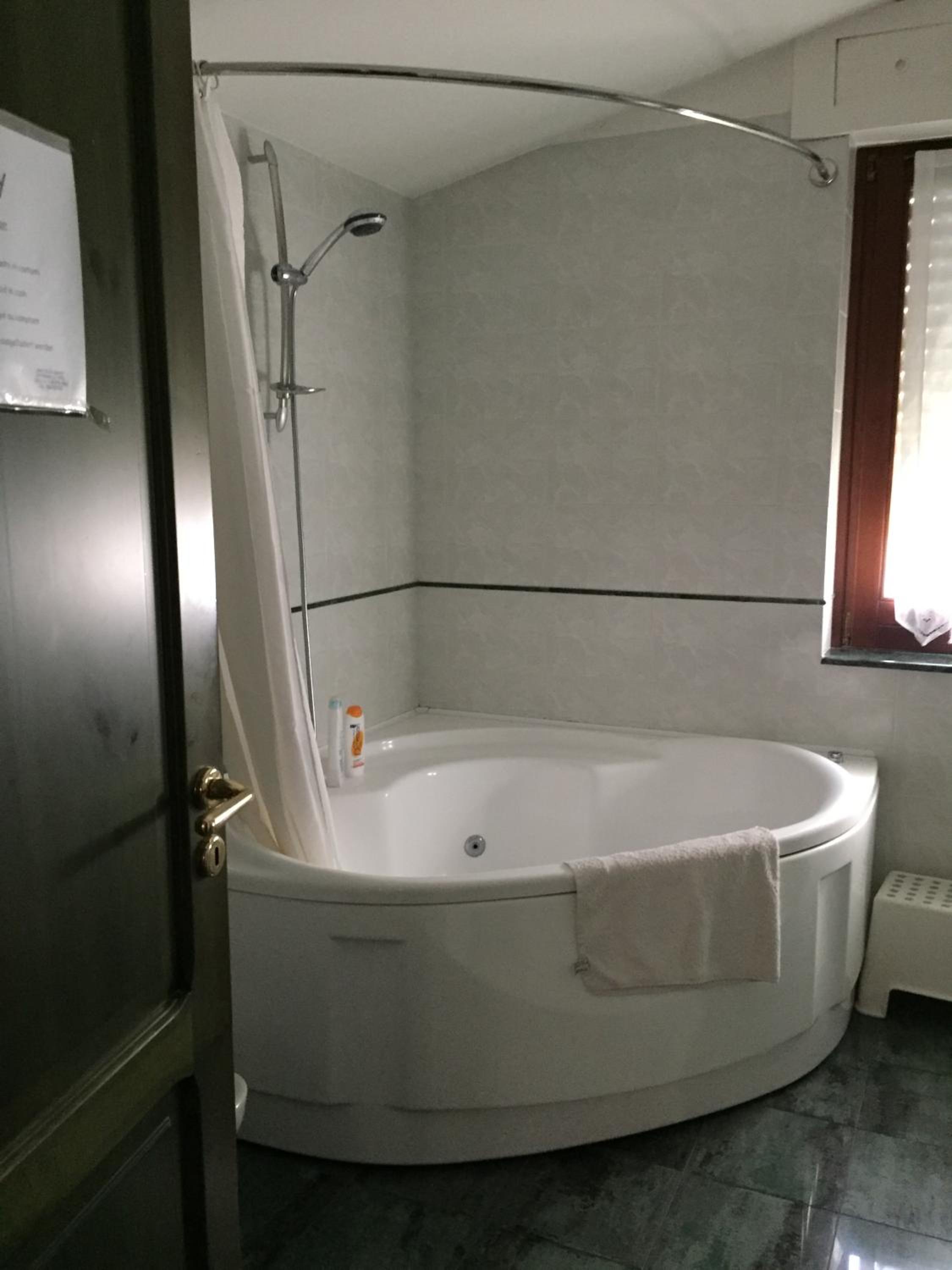 Two-Bedroom Suite - Photo 6