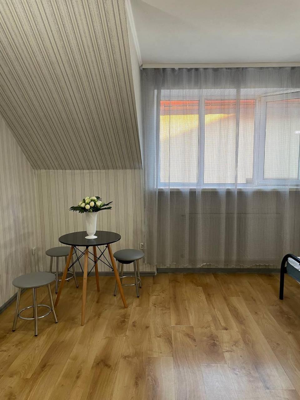 Superior Family Room photo 1