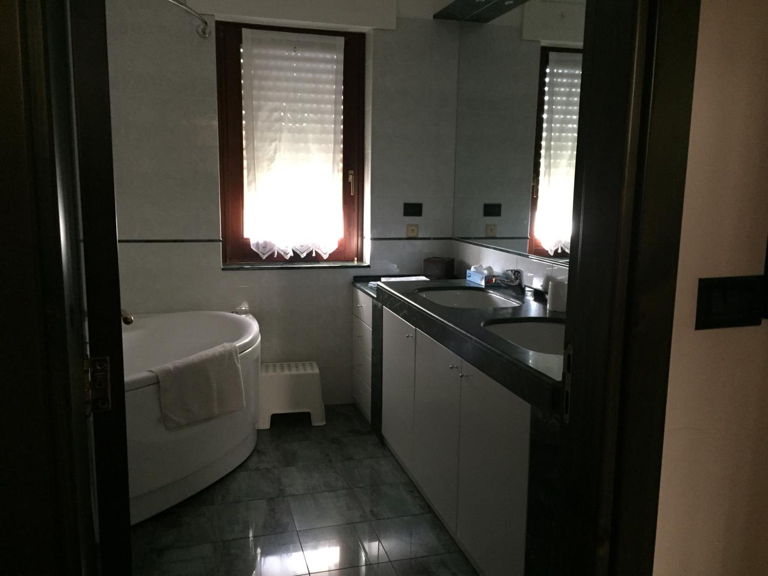 Two-Bedroom Suite - Photo 7