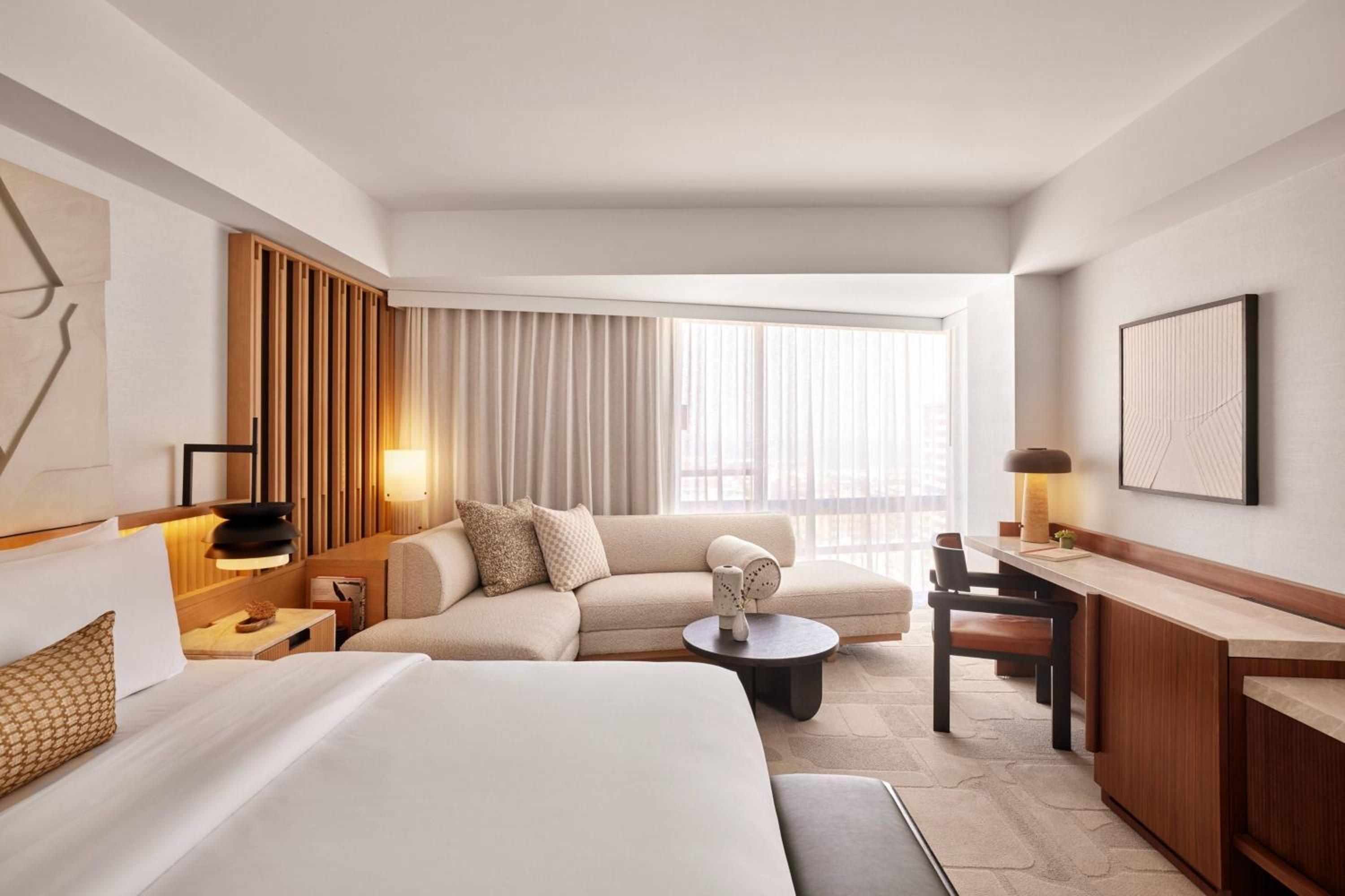 Executive King Room with Bay View thumbnail 5