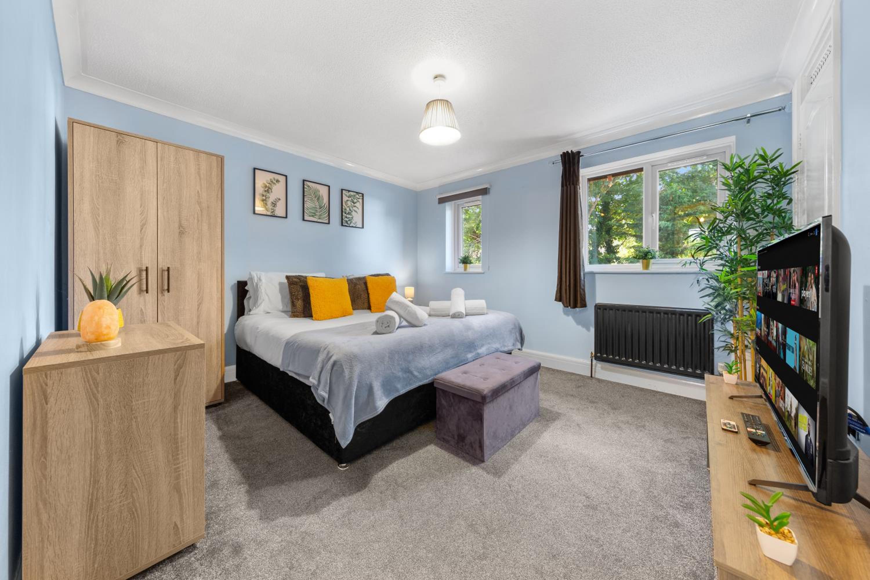 One-Bedroom Apartment photo 2