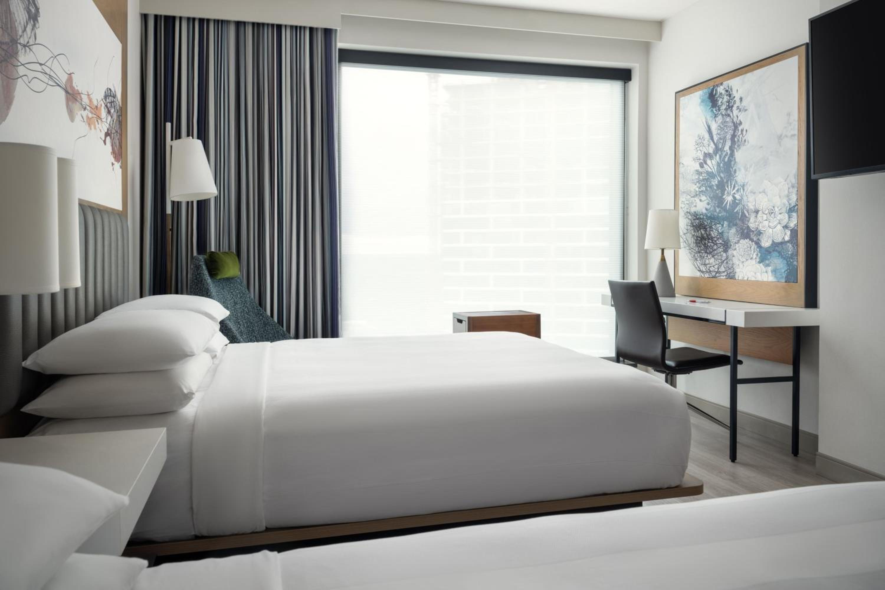 Skyline Room 2 Queen Beds, Guest room, 2 Queen, Skyline view - Photo 6