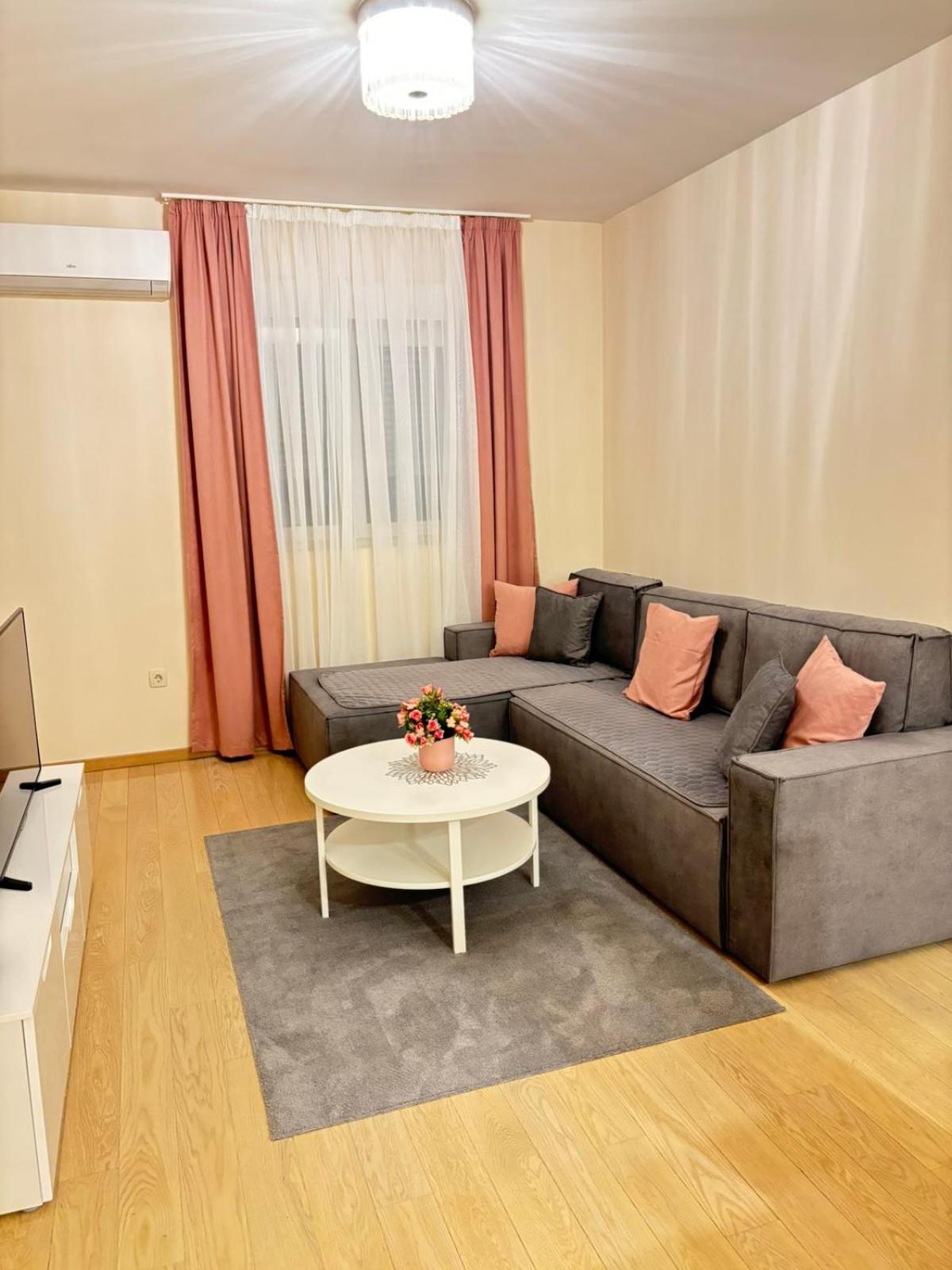 One-Bedroom Apartment photo 1