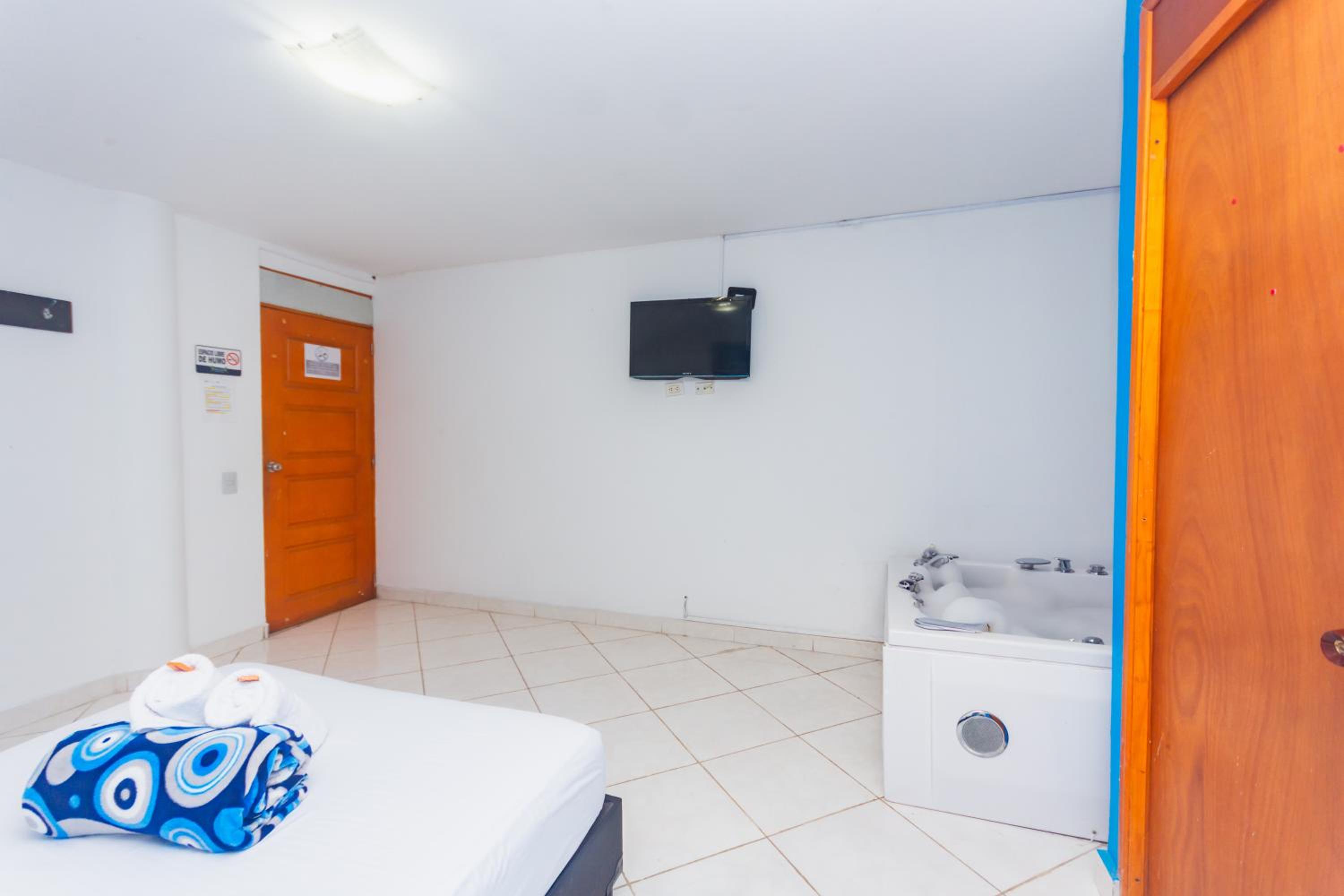 Queen Room with Spa Bath photo 1