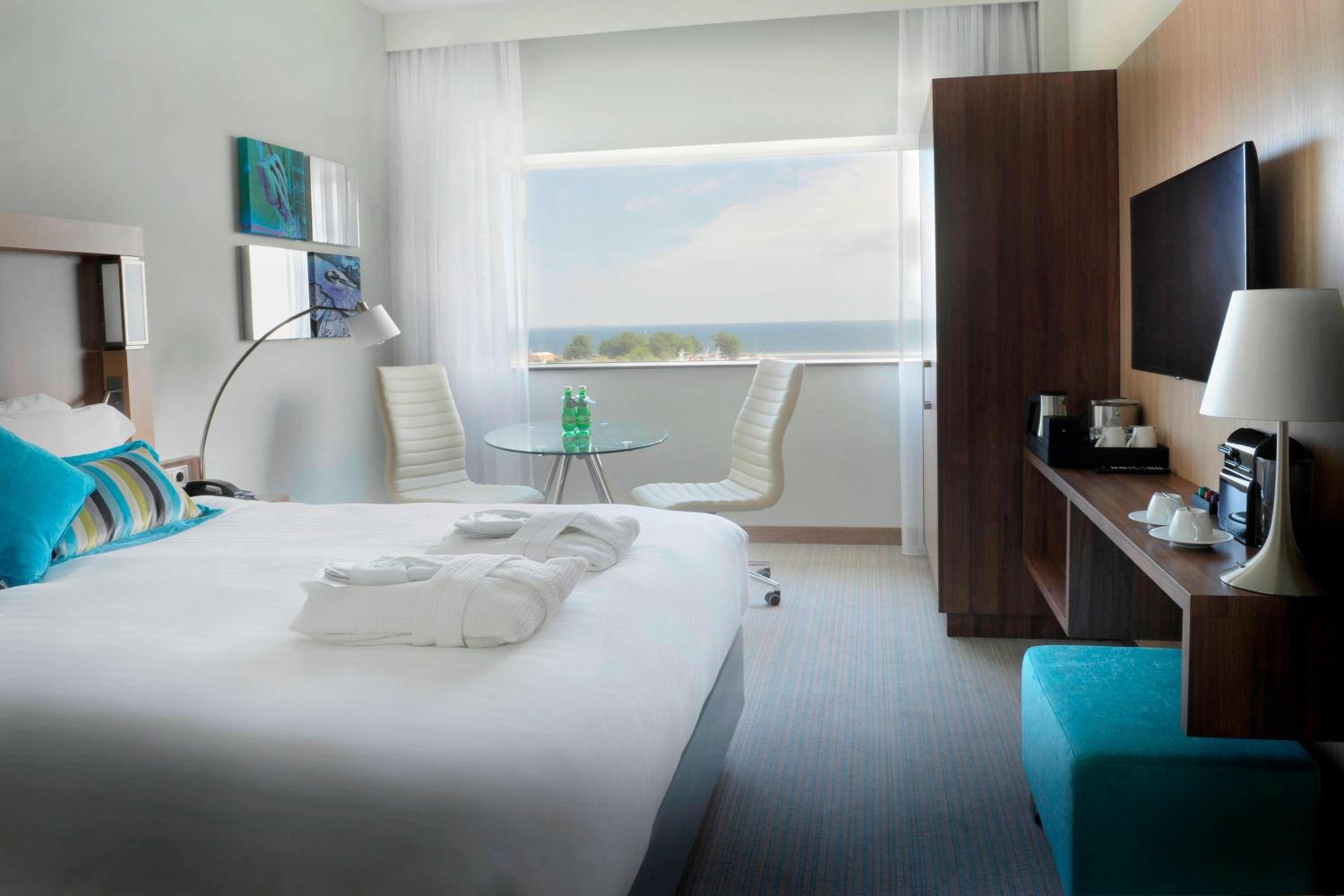 Deluxe Guest room, 1 King, Sea view, Upper floor