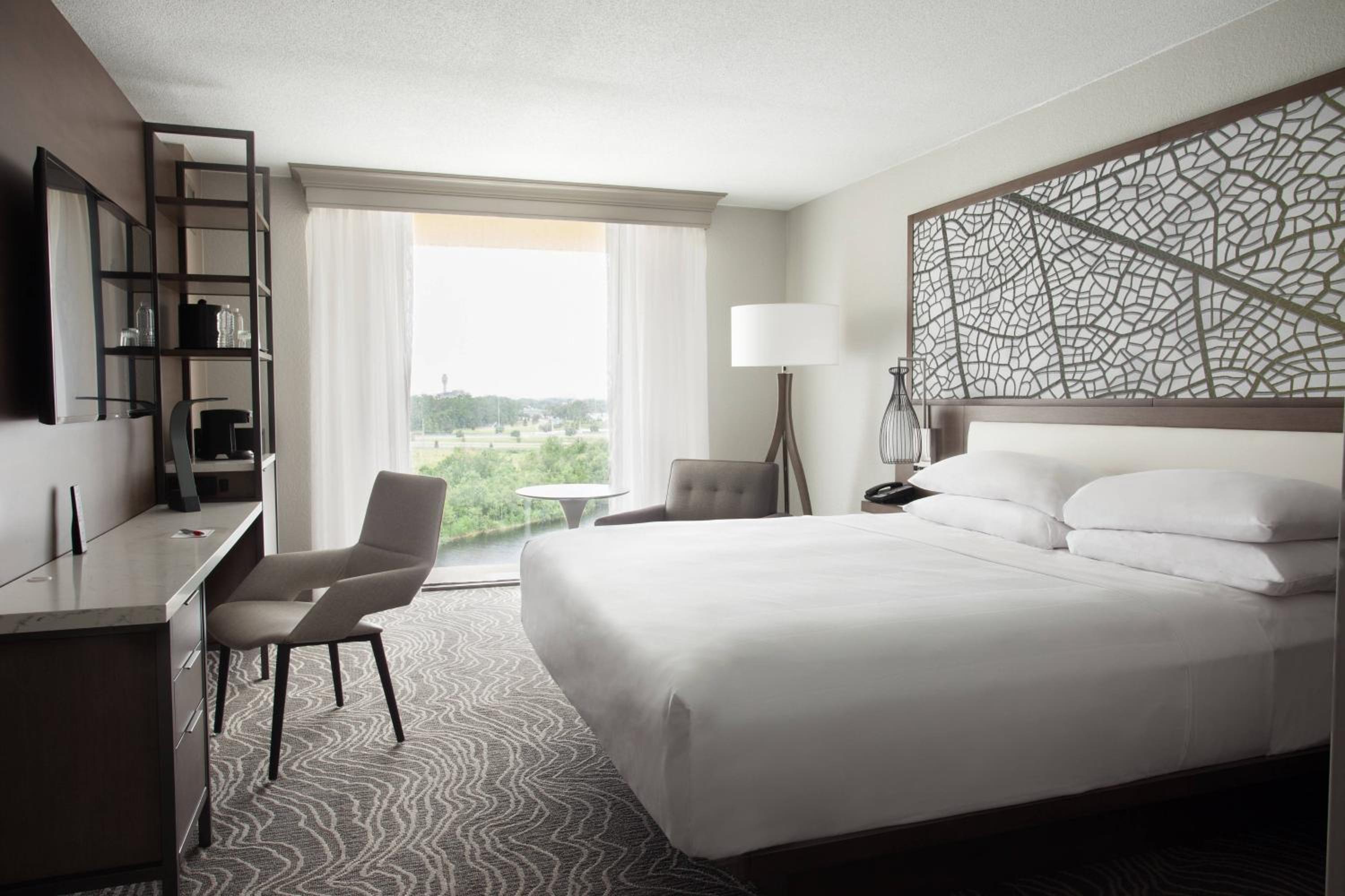 Guest room, 1 King, Lake view