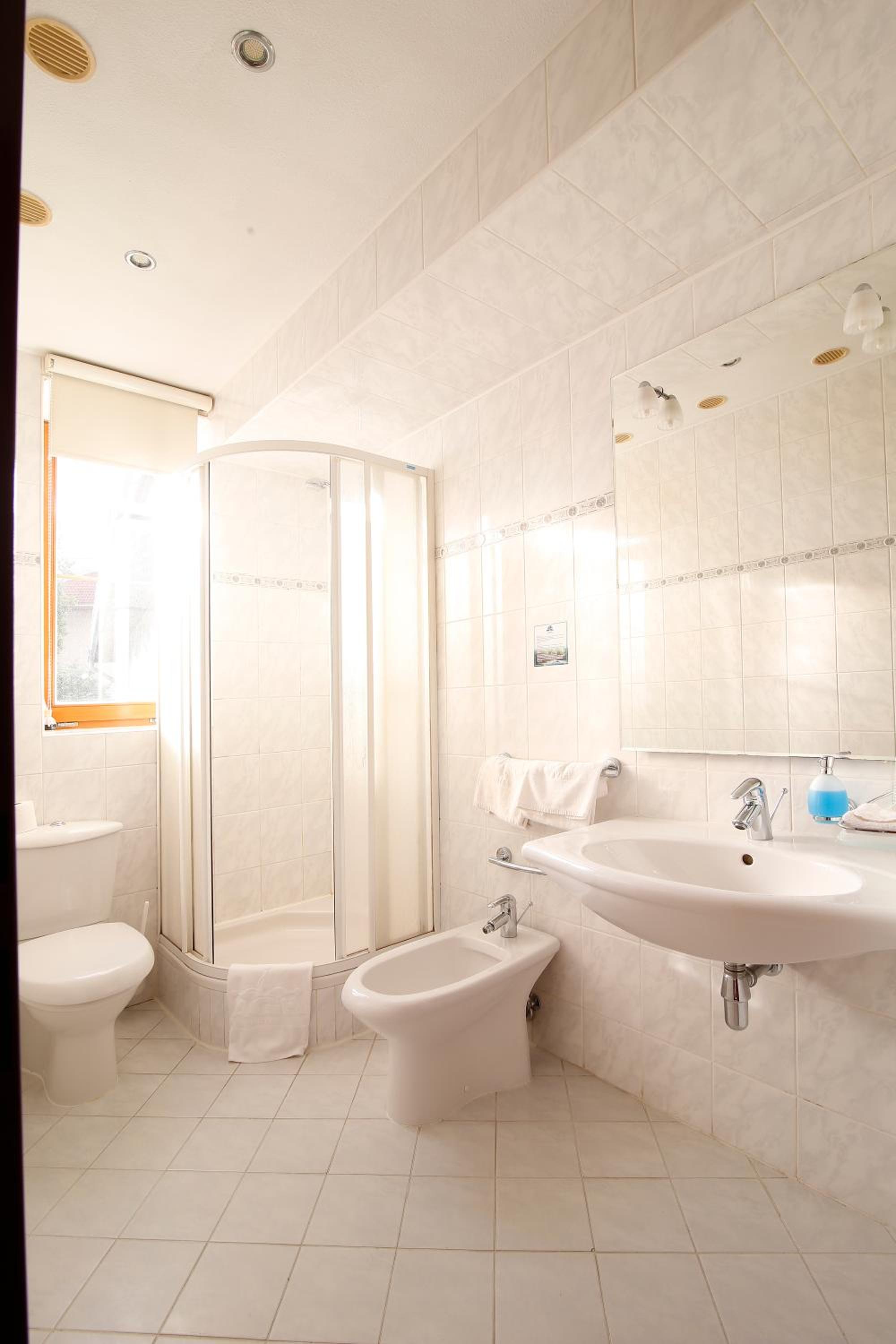 Standard Double Room - Photo 2