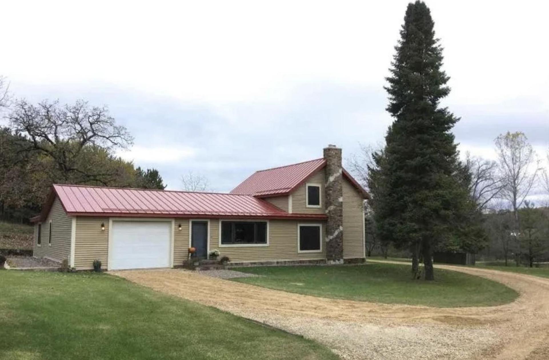 Three-Bedroom House photo 2