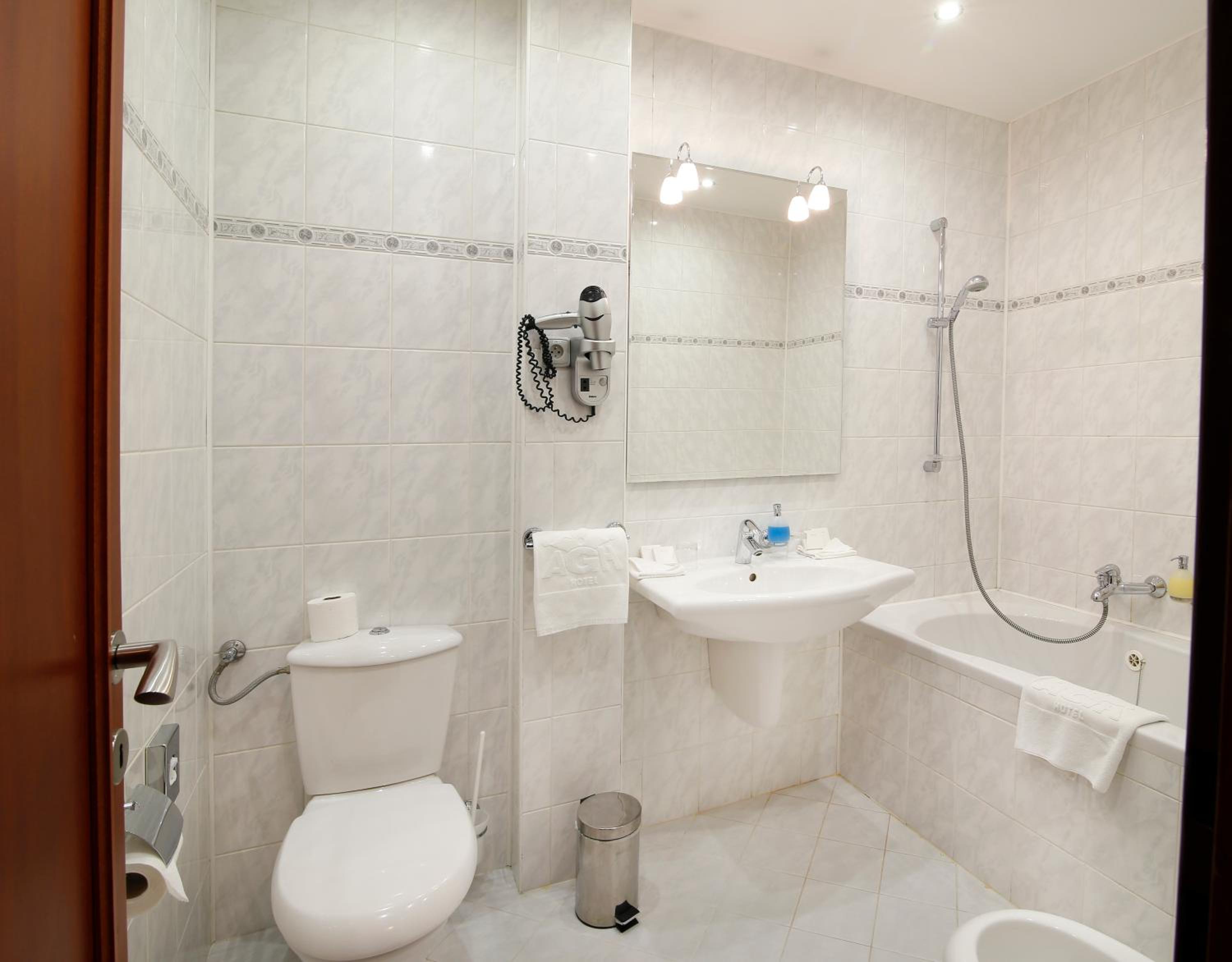 Large Double Room - Photo 9