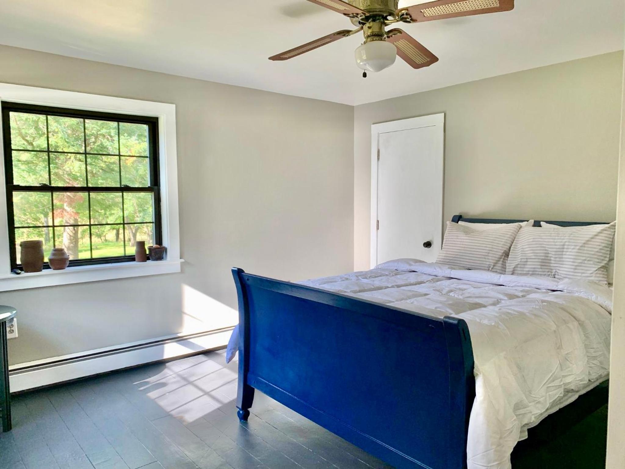 Three-Bedroom House photo 3