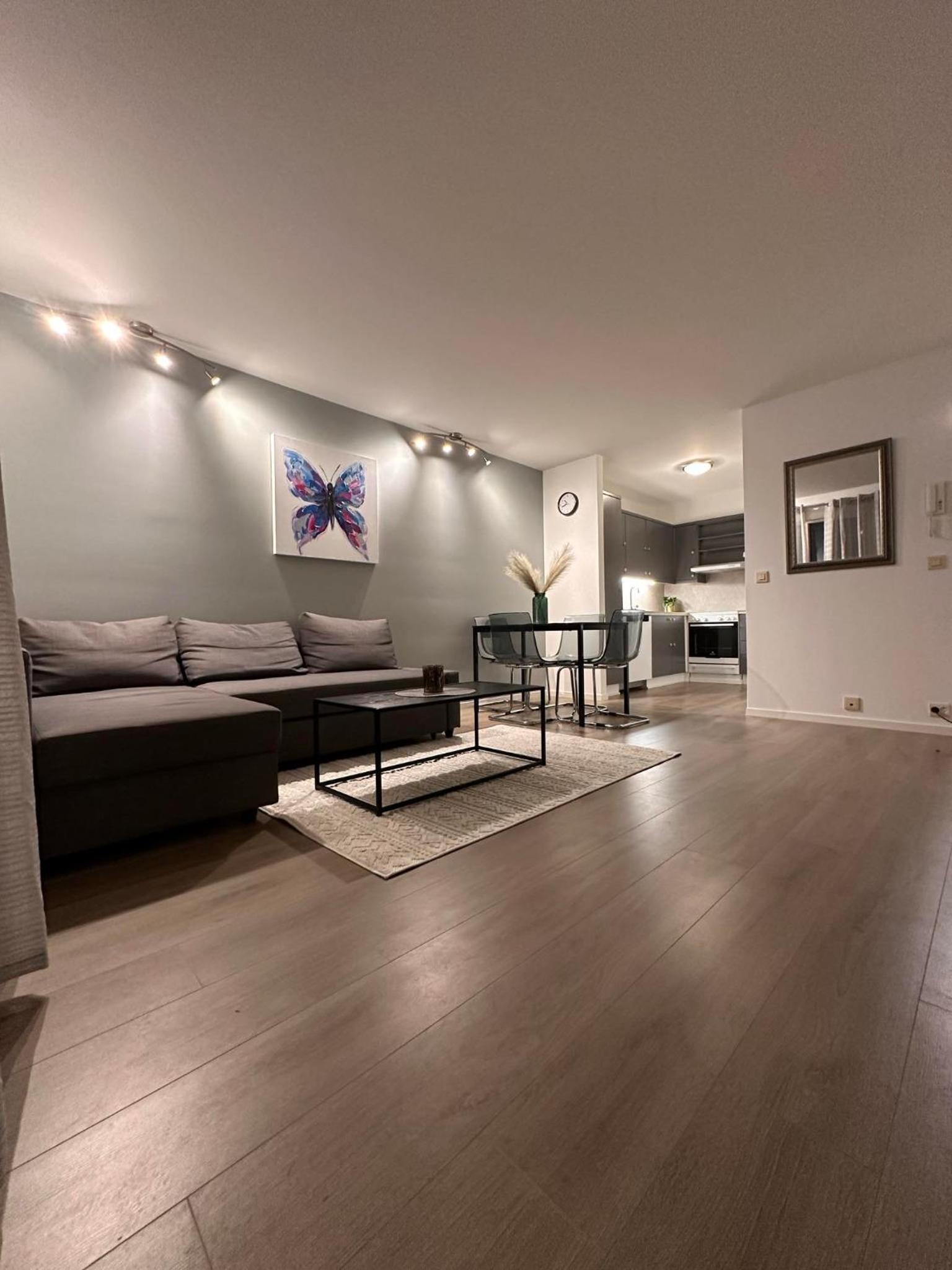 One-Bedroom Apartment photo 1