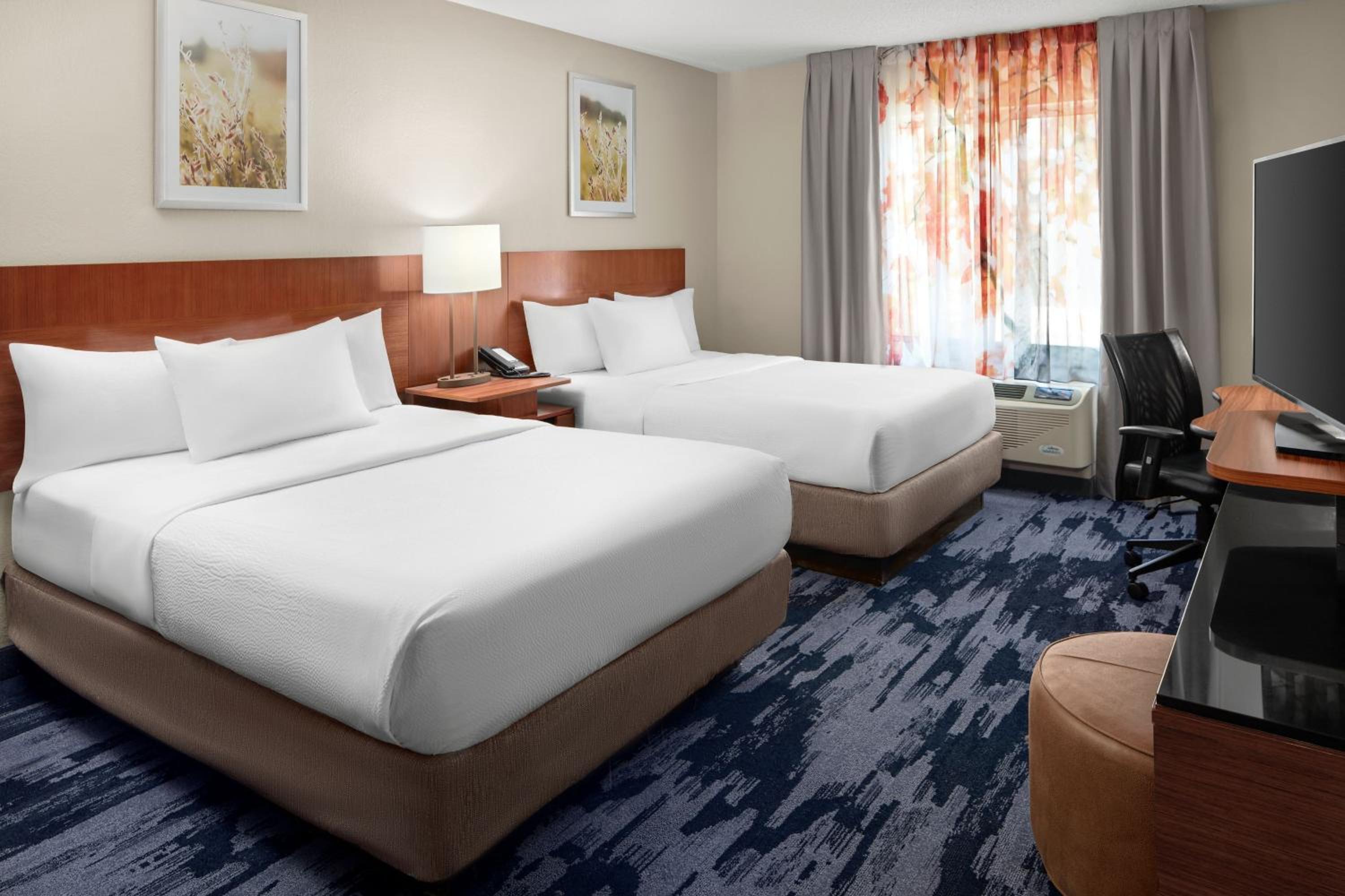 Queen Room with Two Queen Beds - Hearing Accessible photo 3