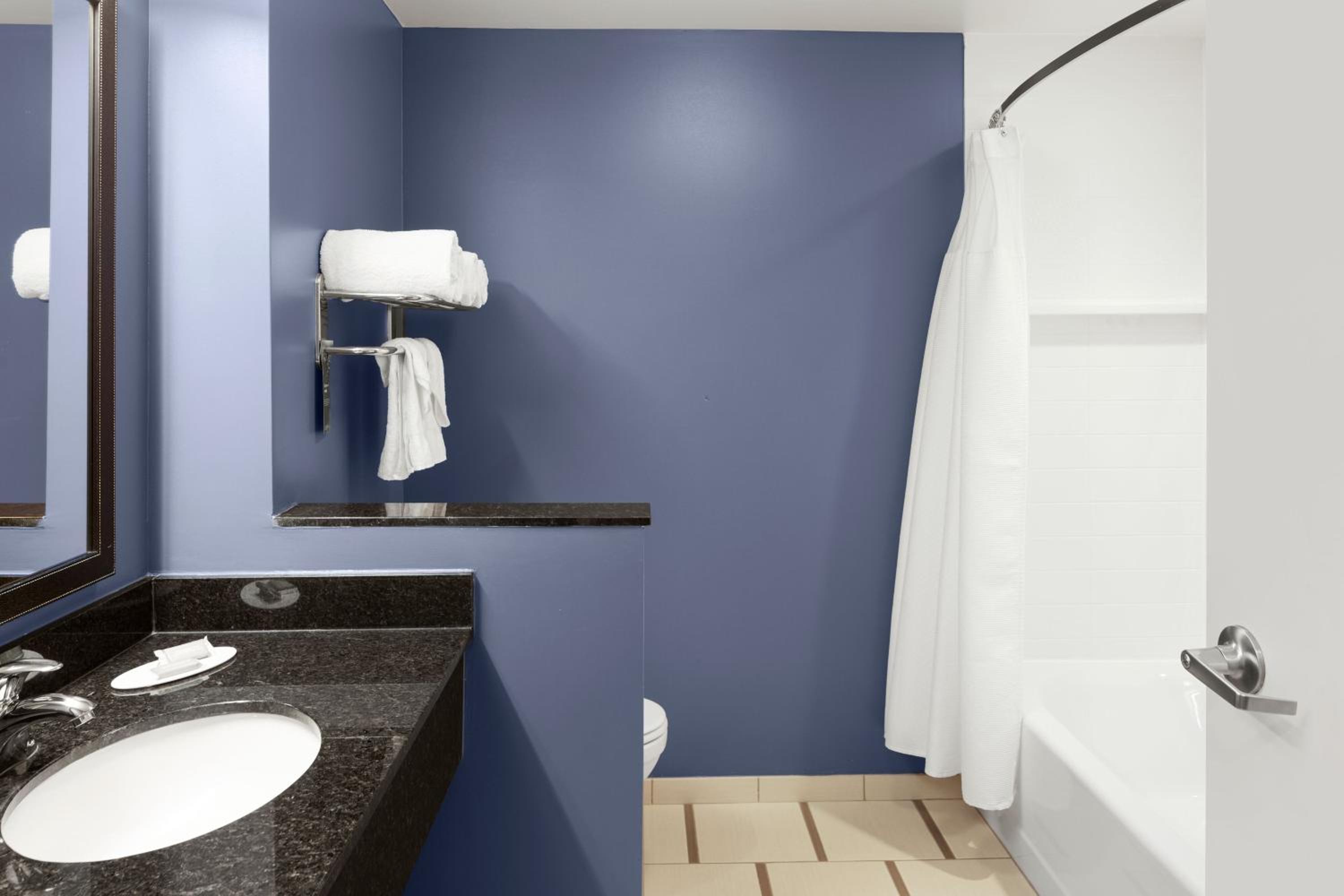 Queen Room with Two Queen Beds and Adapted Tub - Mobility and Hearing Accessible photo 2
