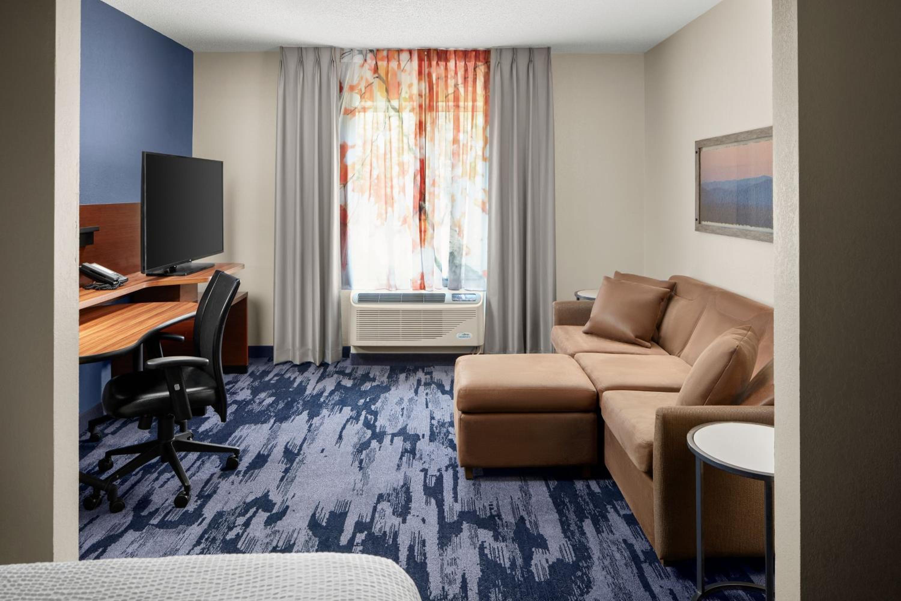 King Studio Suite with Sofa Bed - Hearing Accessible photo 2