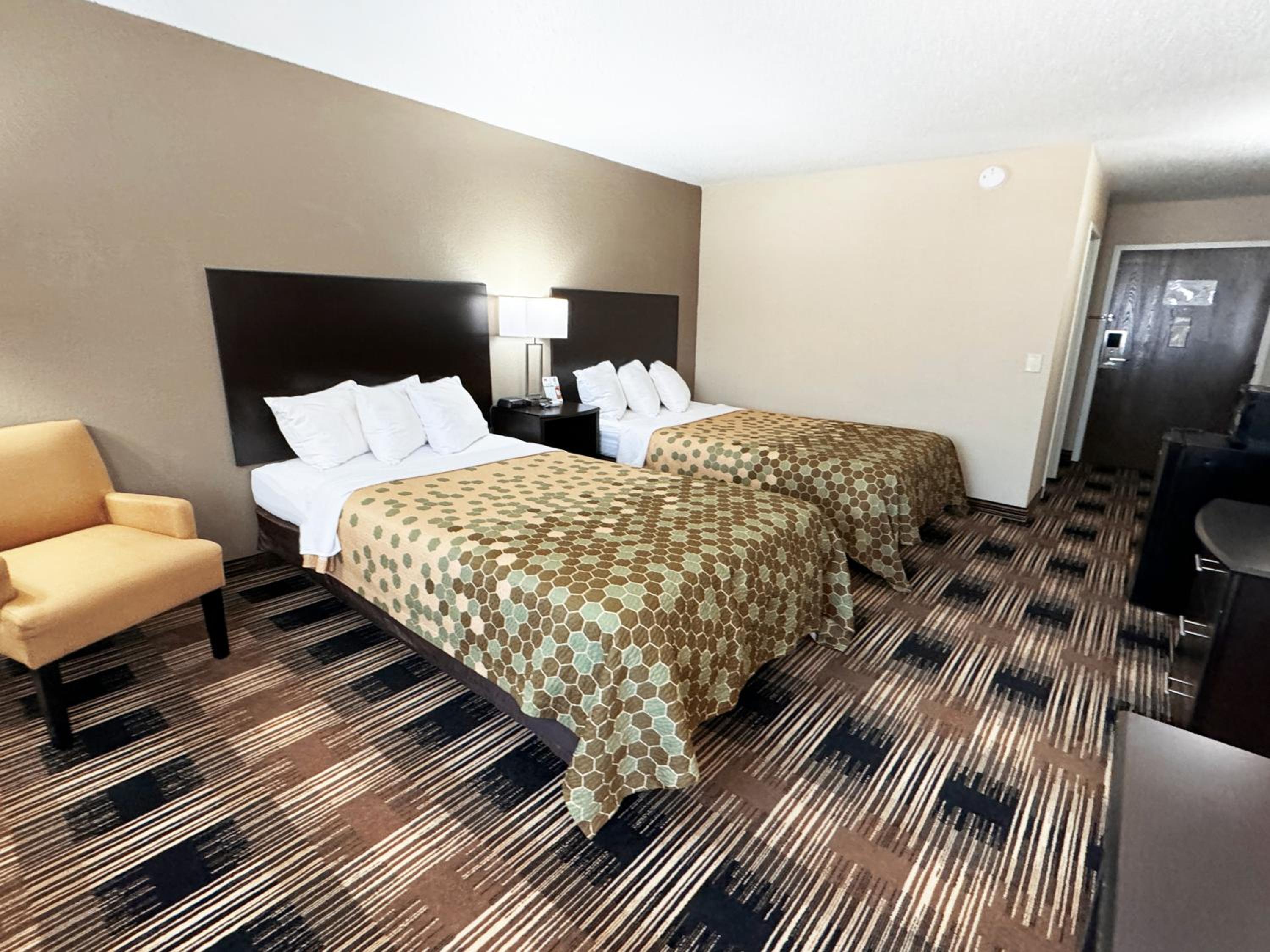 Standard Double Room with Two Double Beds - Non-Smoking - Photo 5