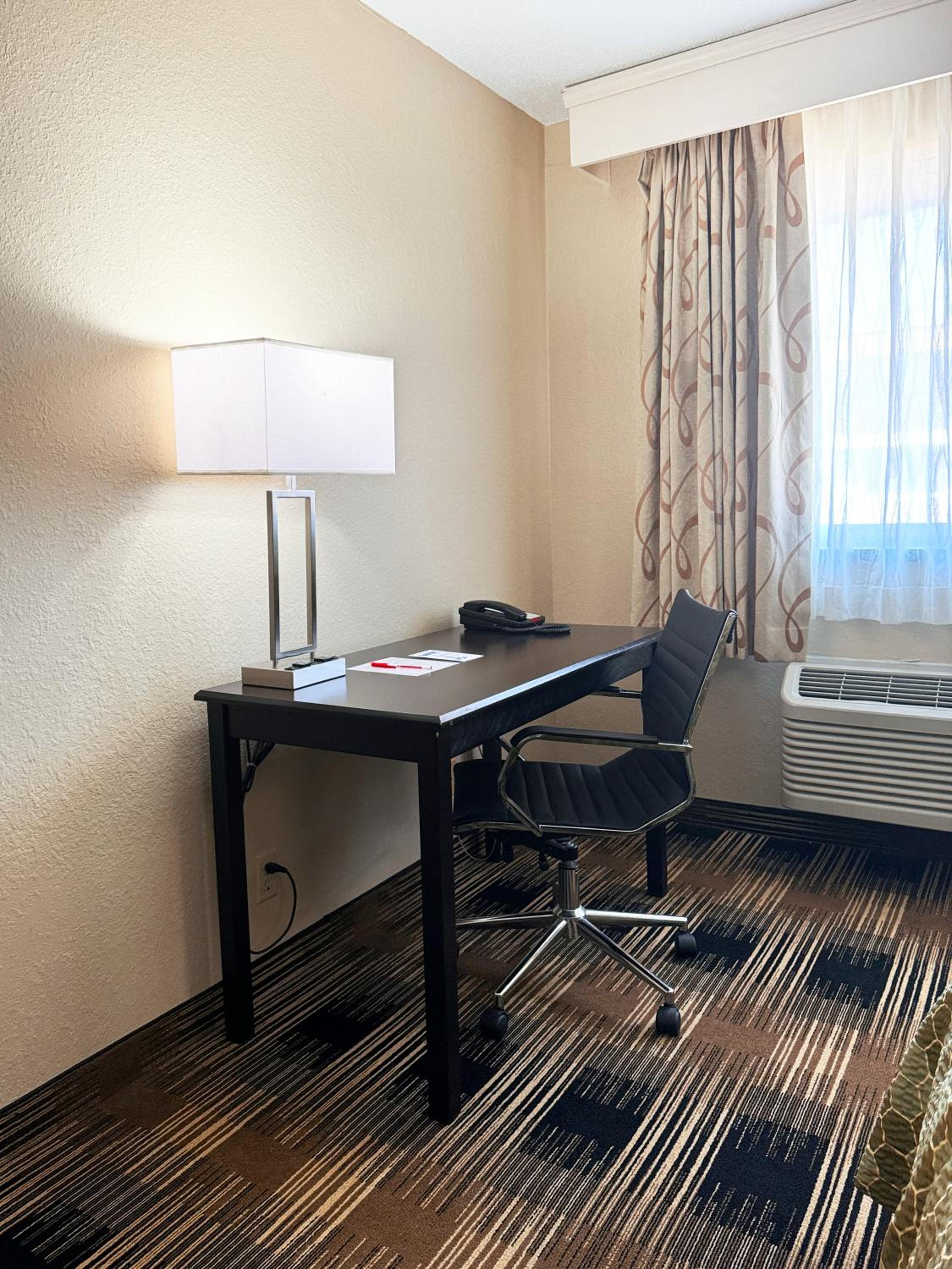 Standard Double Room with Two Double Beds - Non-Smoking - Photo 6