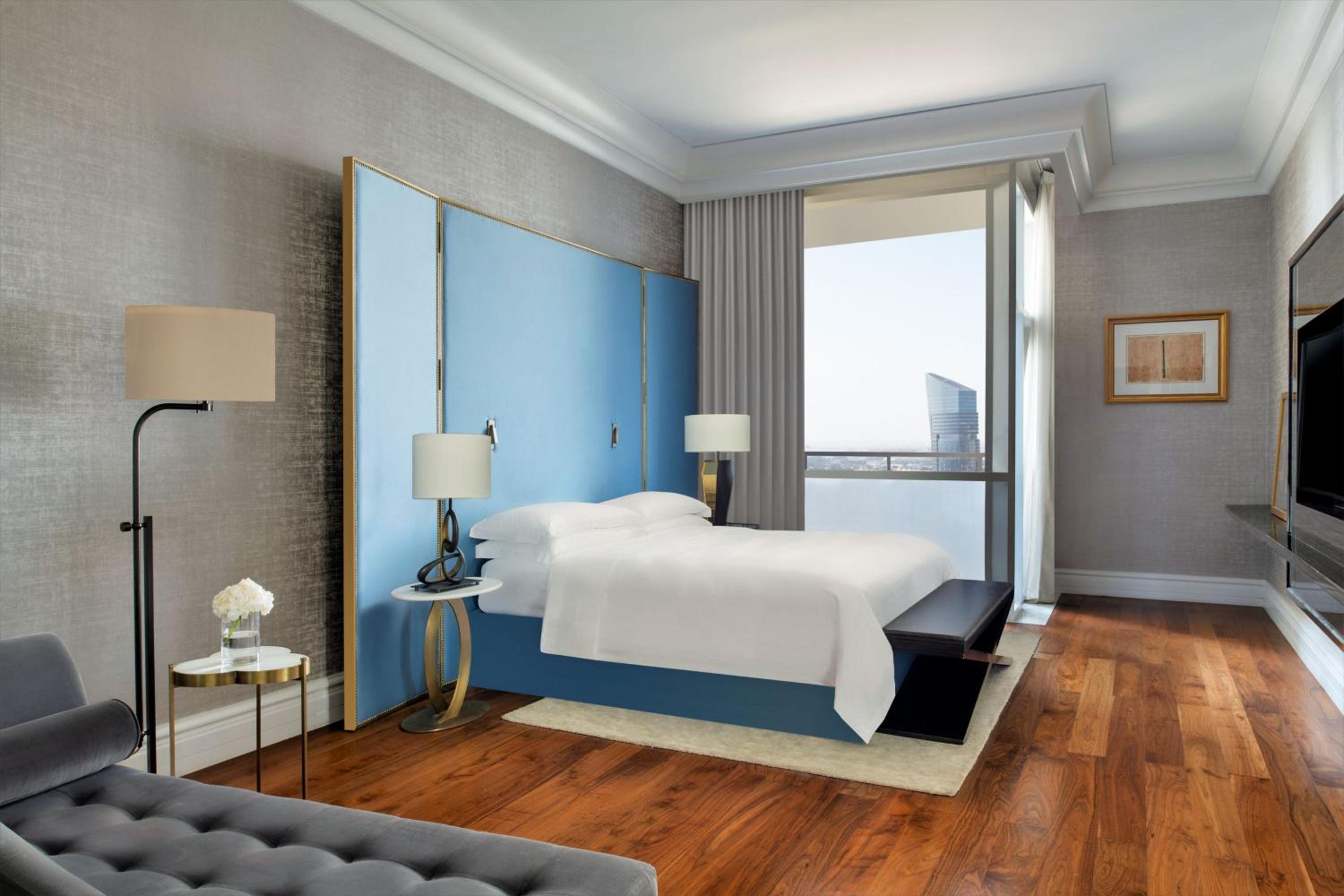 Executive Suite - Photo 1