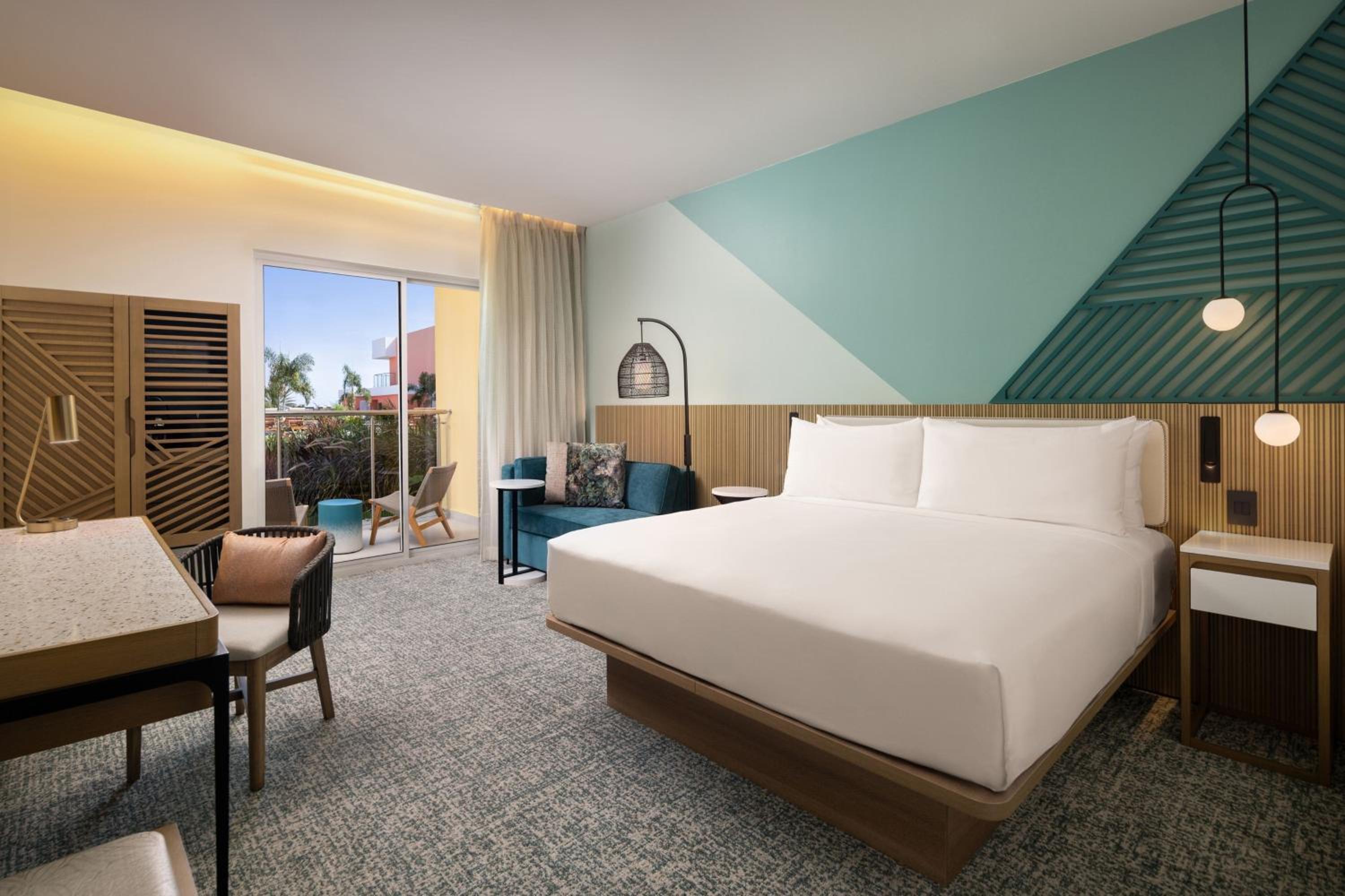 Superior King Room with Balcony and Pool View - Photo 1