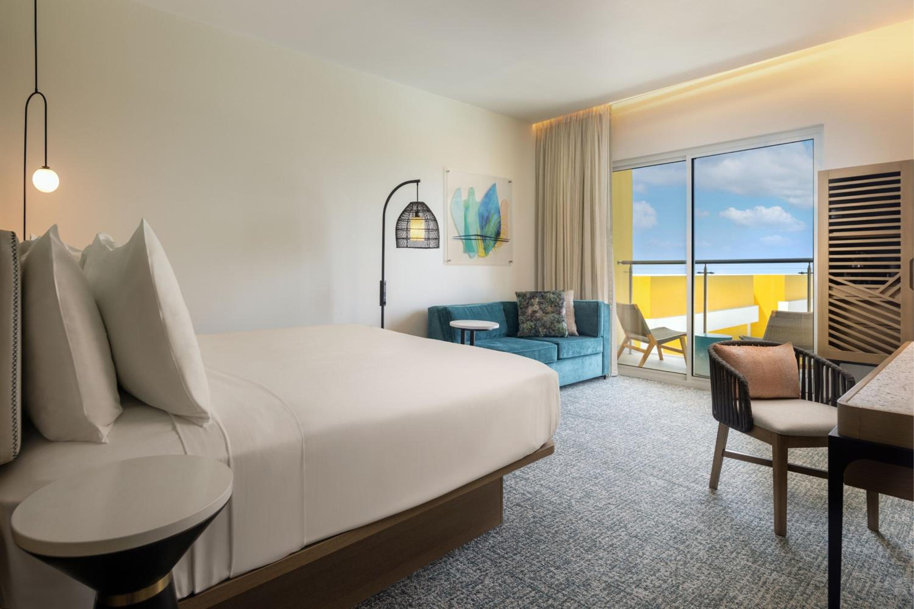 Superior King Room with Balcony and Ocean View - Photo 5