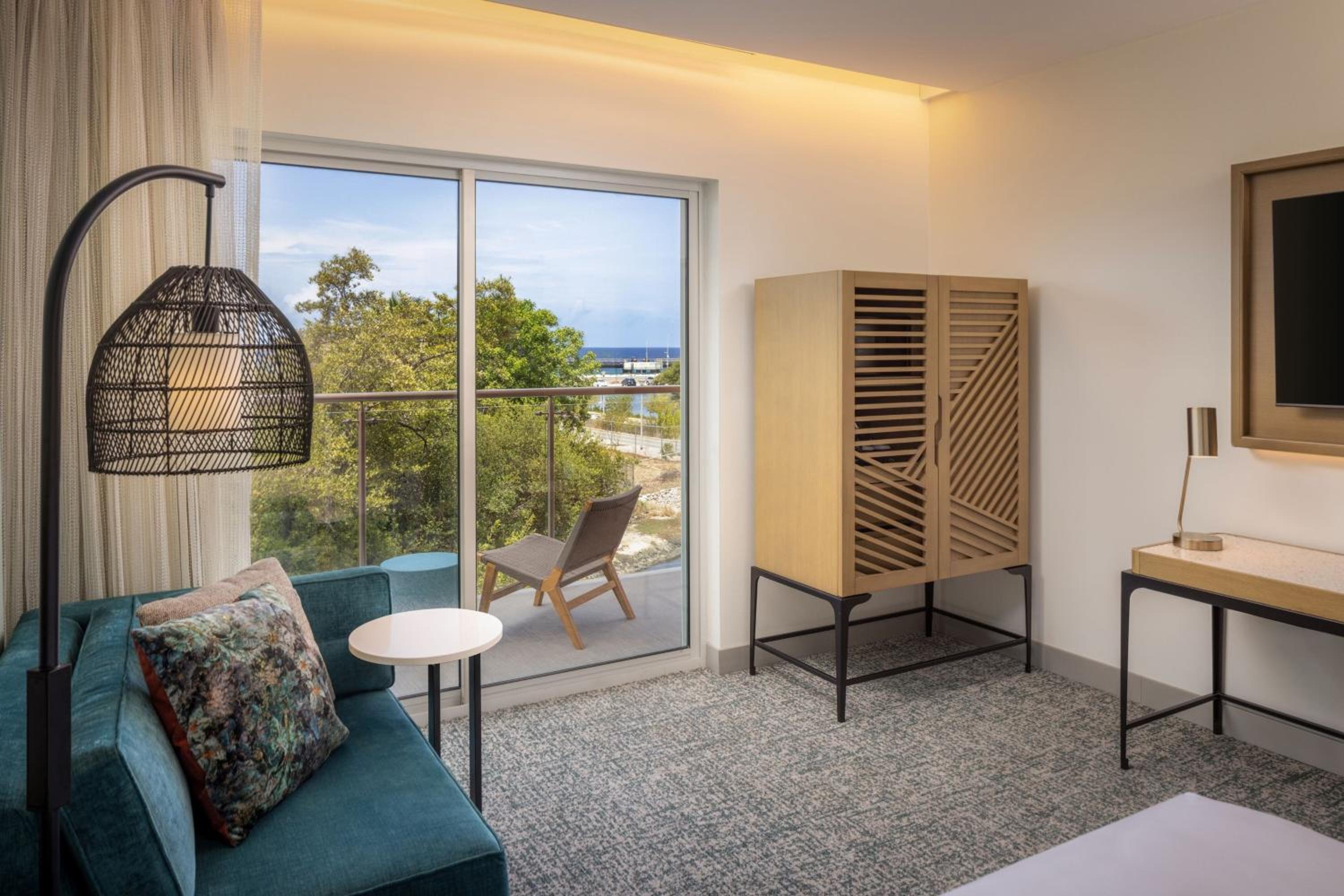 Superior King Room with Sofa Bed and Partial Ocean View - Photo 1