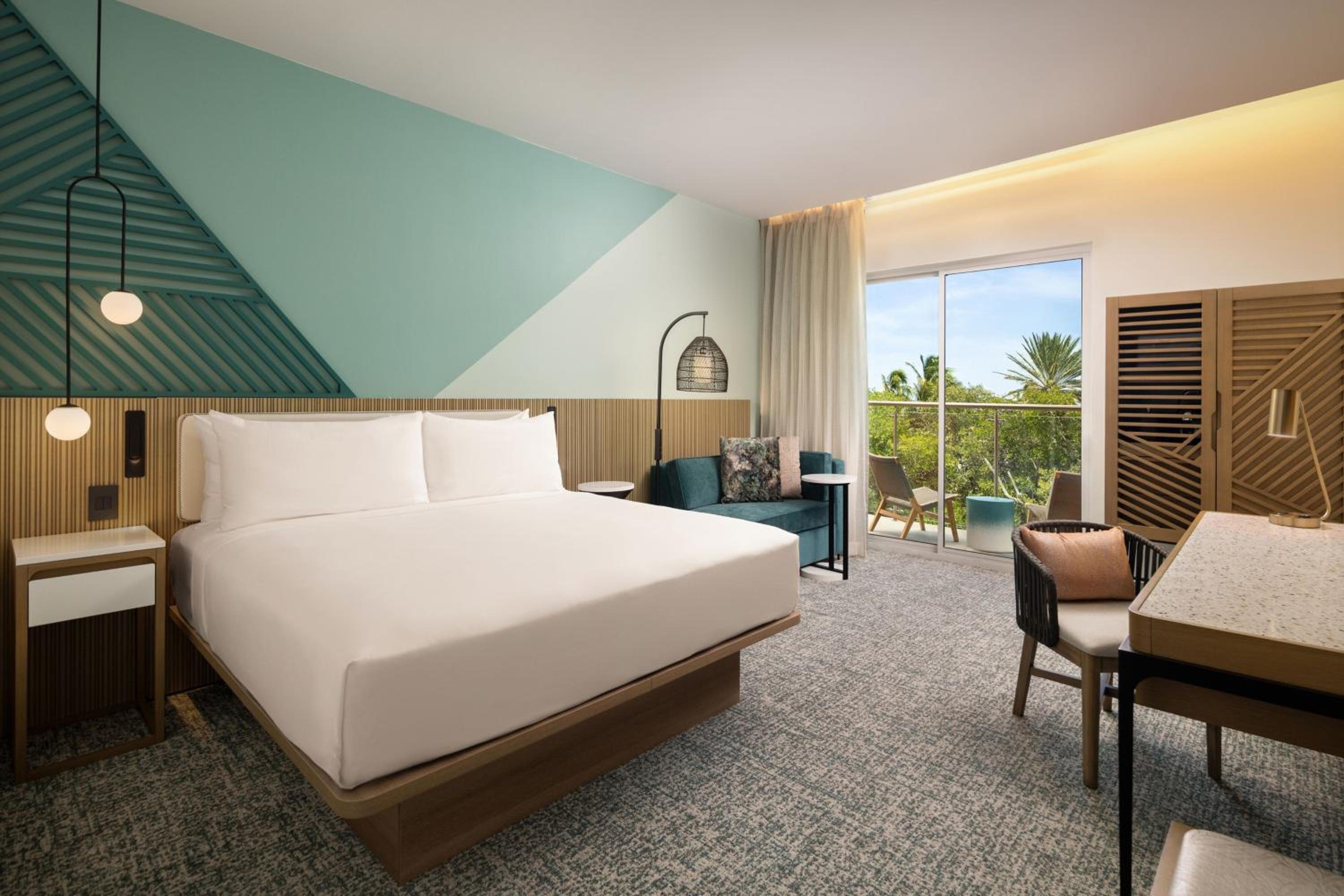 Superior King Room with Sofa Bed and Partial Ocean View - Photo 2
