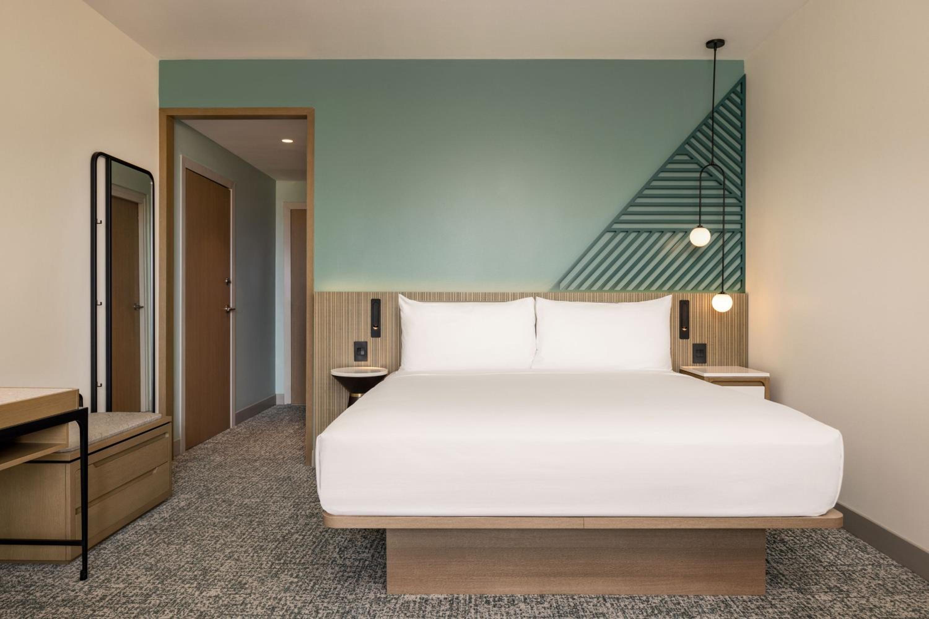 Superior King Room with Balcony and Ocean View - Photo 2