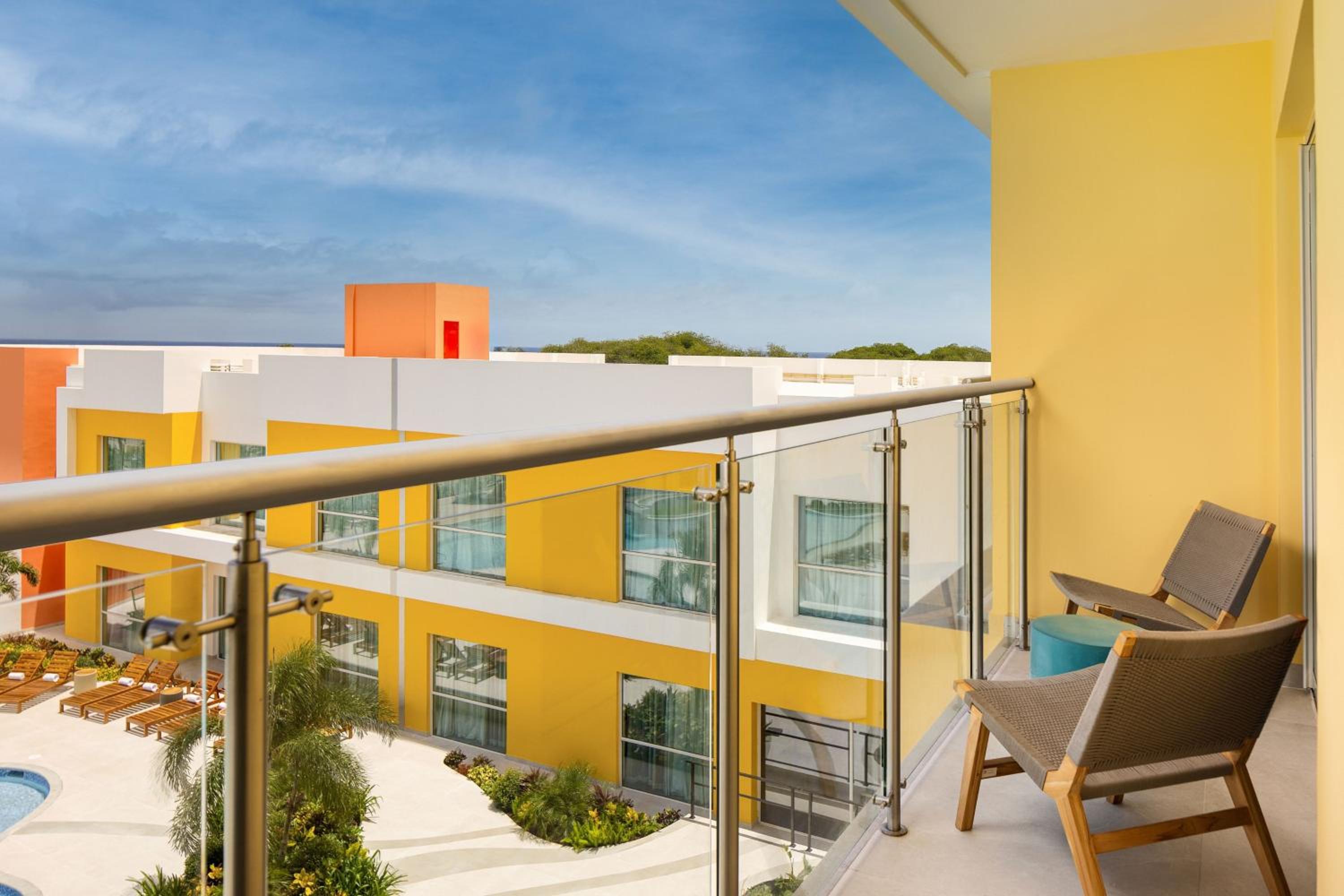 Superior King Room with Balcony and Ocean View - Photo 4