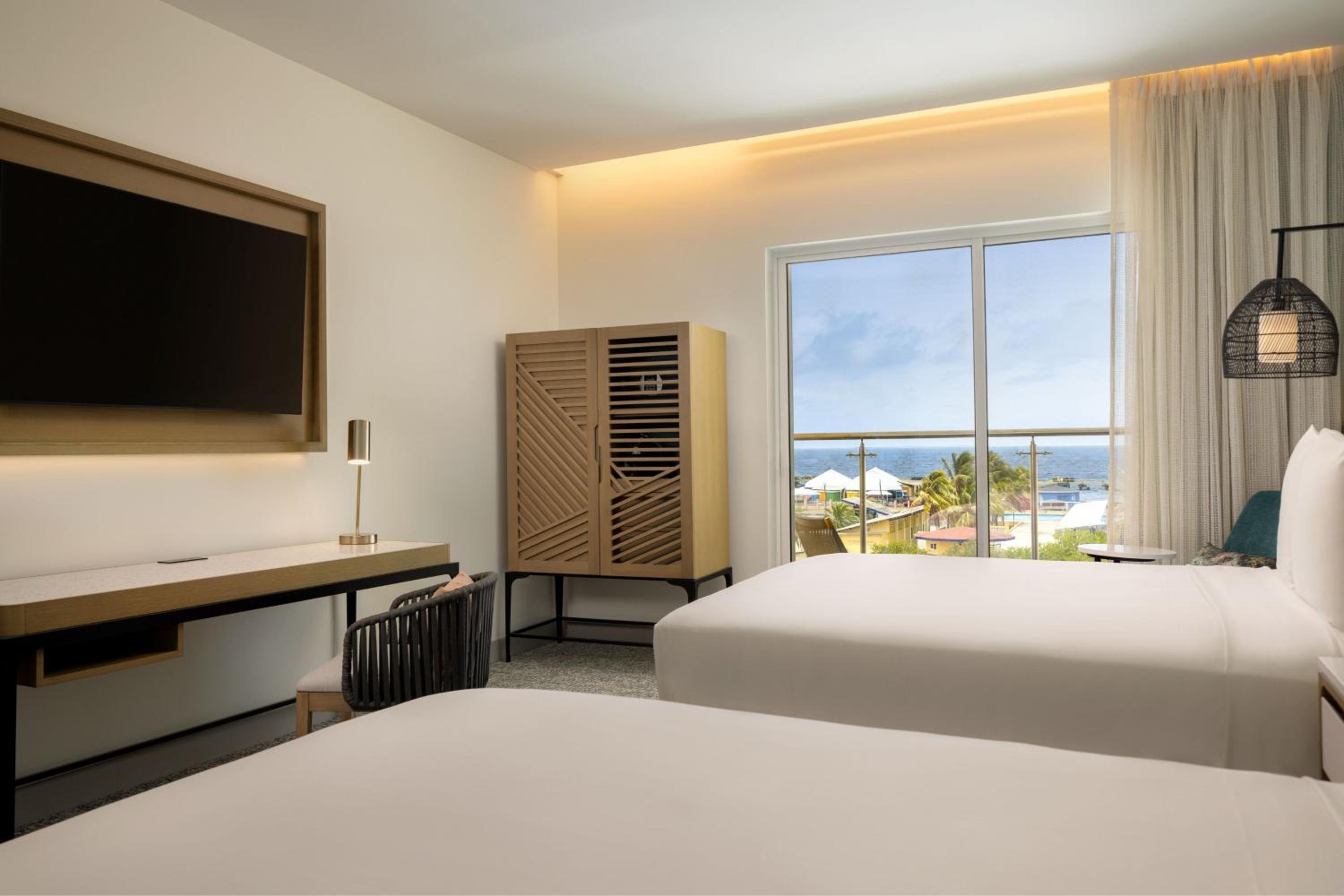 Premium Queen Room with Two Queen Beds, Balcony and Ocean View - Photo 7