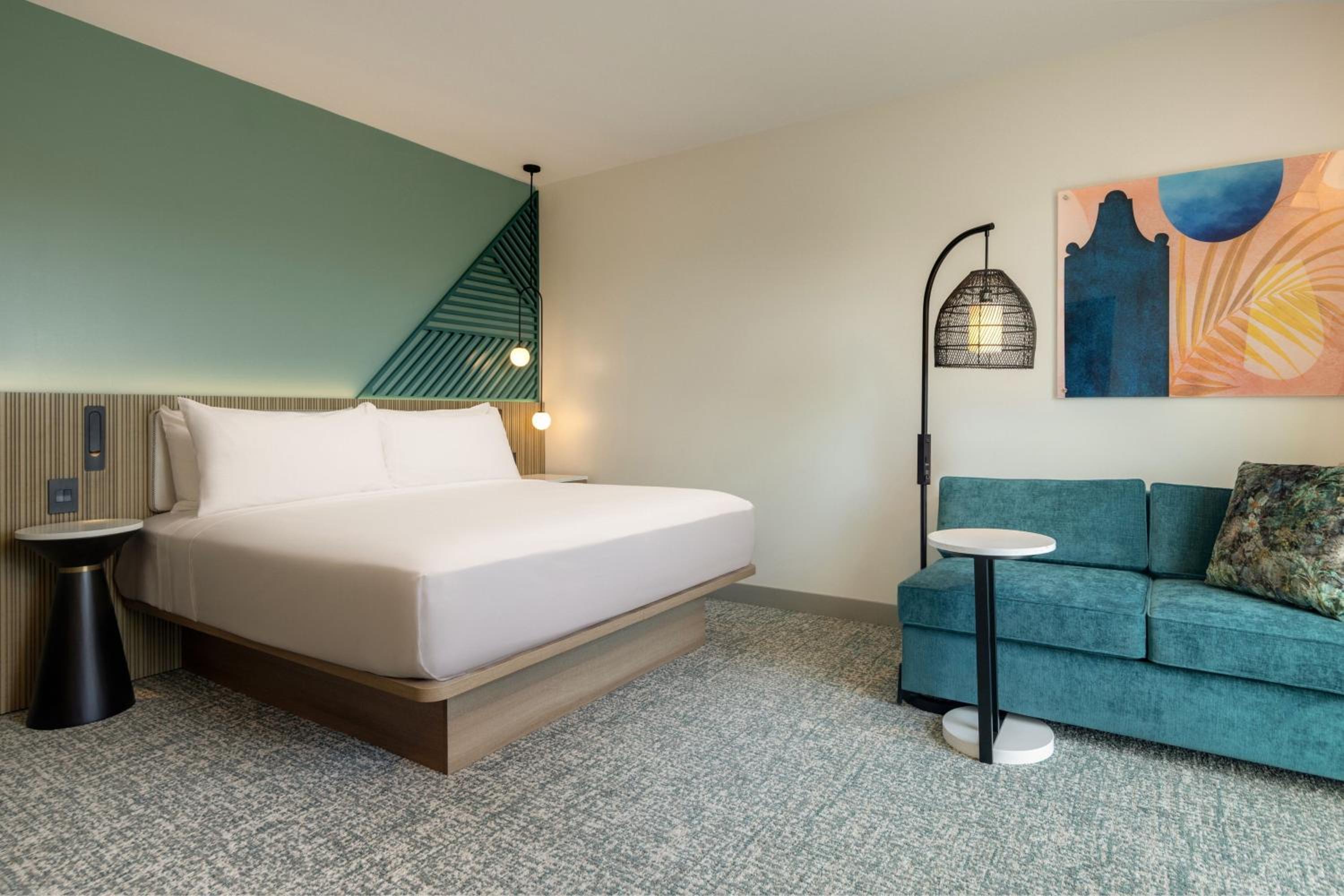 Superior King Room with Balcony and Ocean View - Photo 6