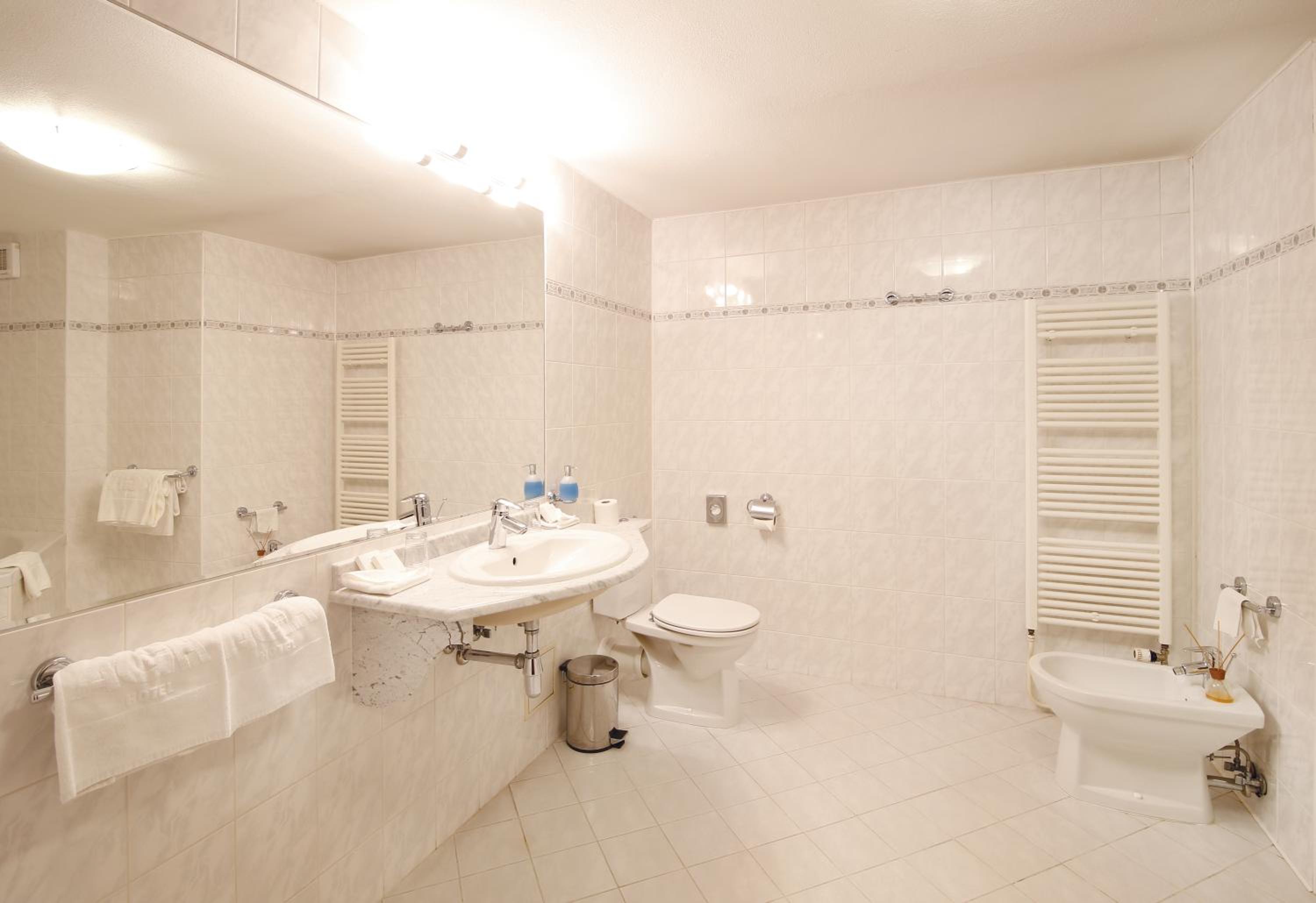 Large Double Room - Photo 12